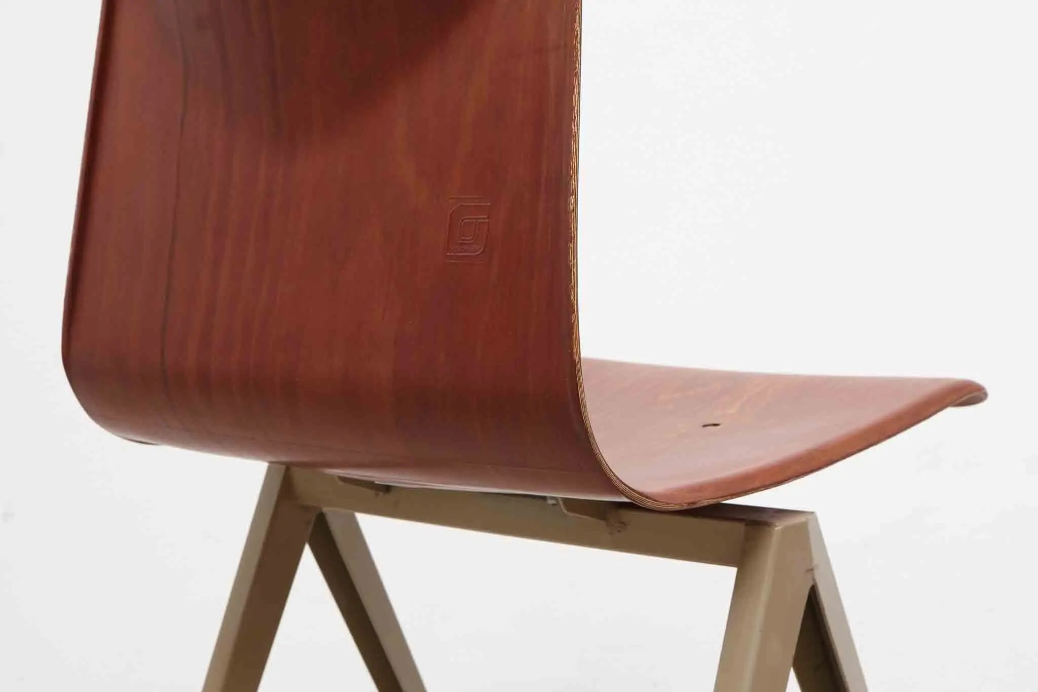Chaise Galvanitas S19 acajou / beige Cartel de Belleville