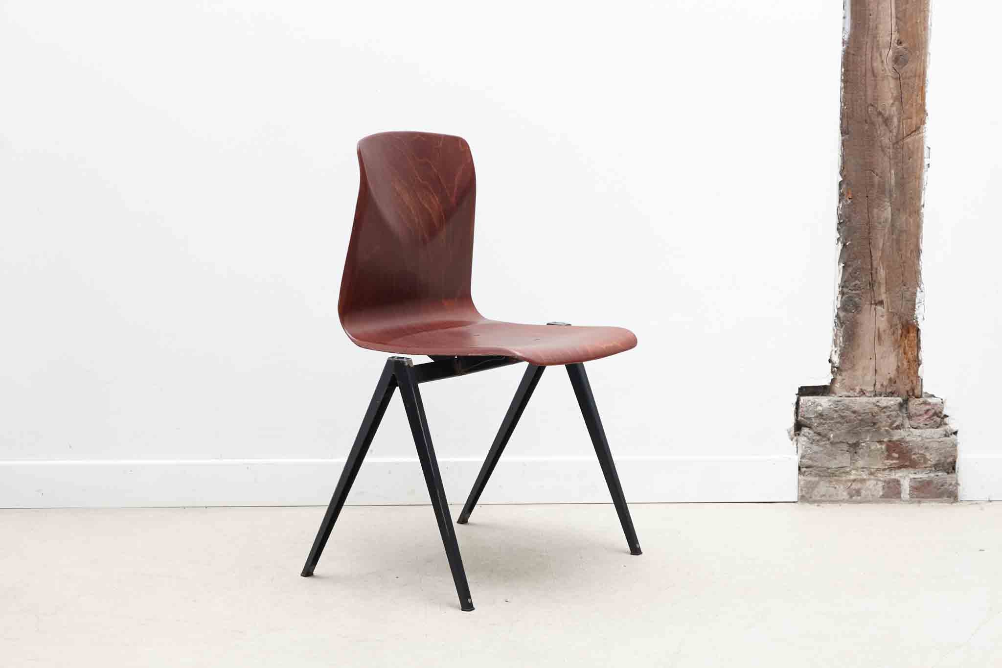 Chaise vintage Galvanitas S22 acajou et noir Cartel de Belleville
