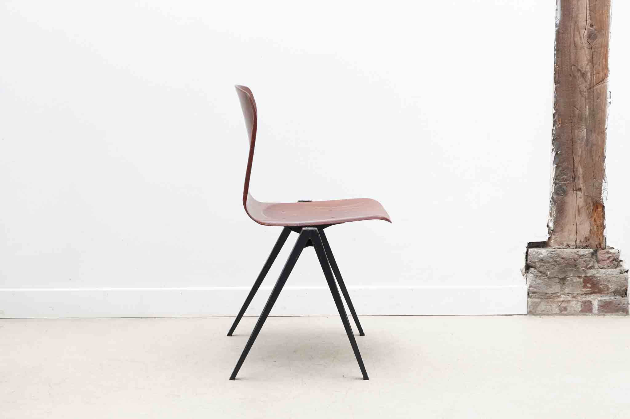 Chaise vintage Galvanitas S22 acajou et noir Cartel de Belleville