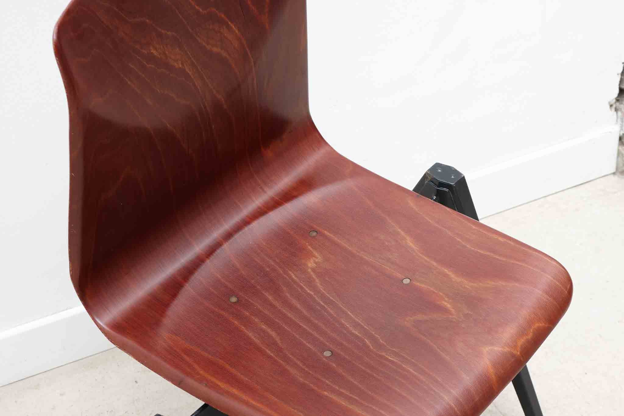 Chaise vintage Galvanitas S22 acajou et noir Cartel de Belleville