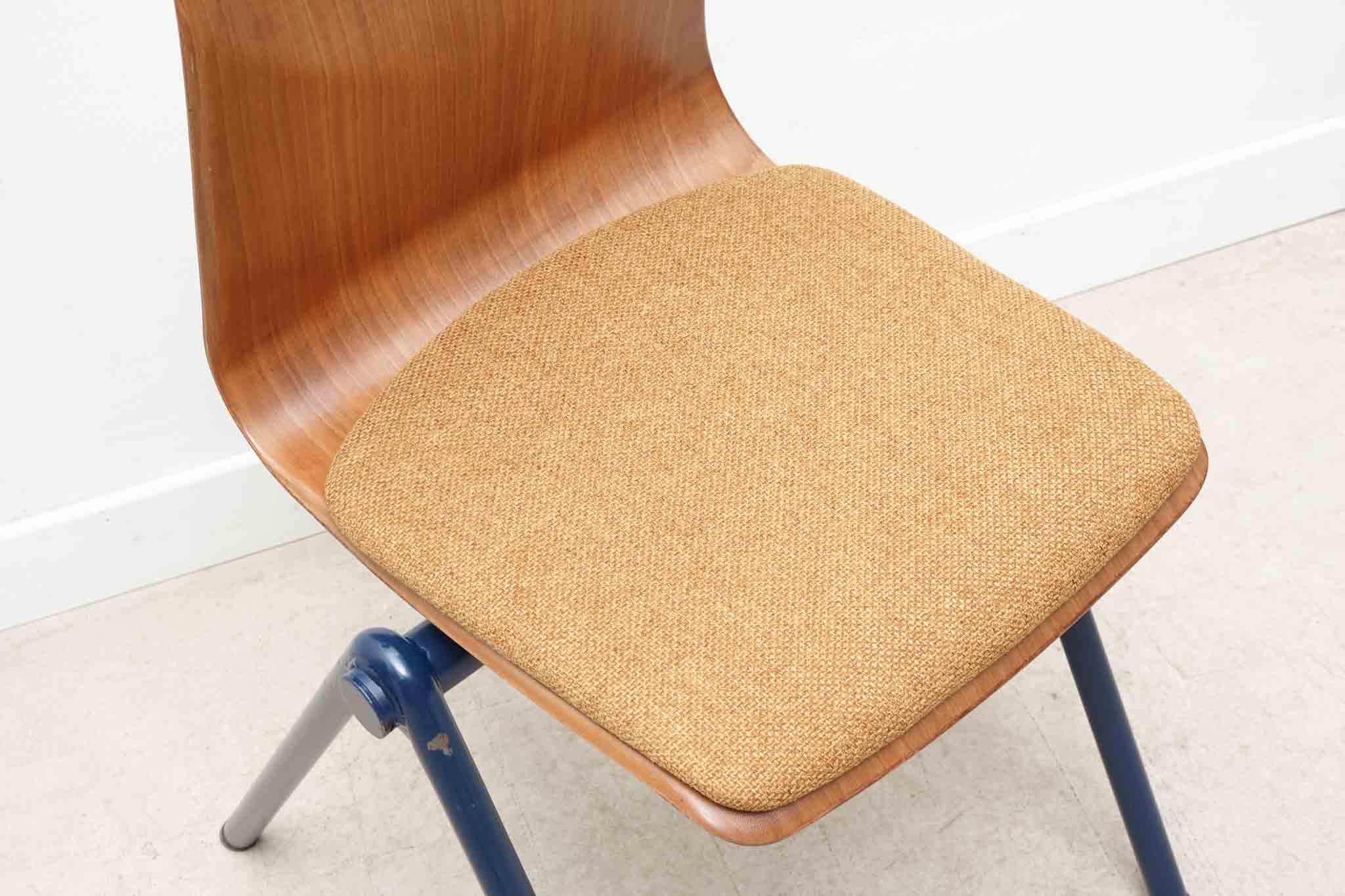 Chaise Galvanitas S30 - tapissée