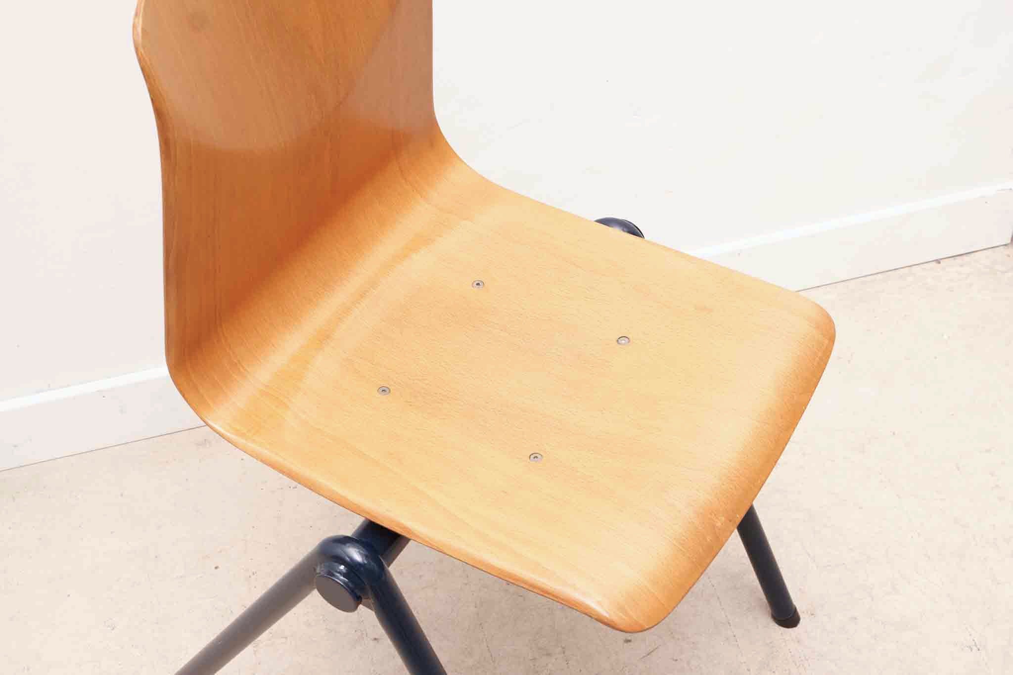 Chaise Galvanitas S30 hêtre et bleu