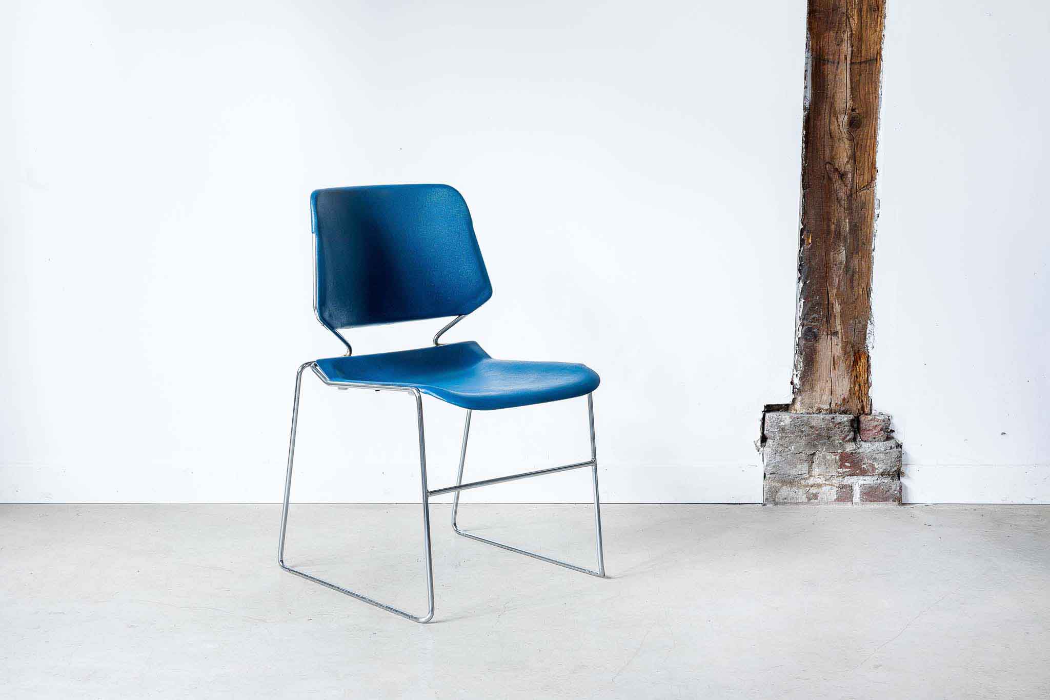 Chaise design Matrix par Thomas Tolleson Cartel de Belleville