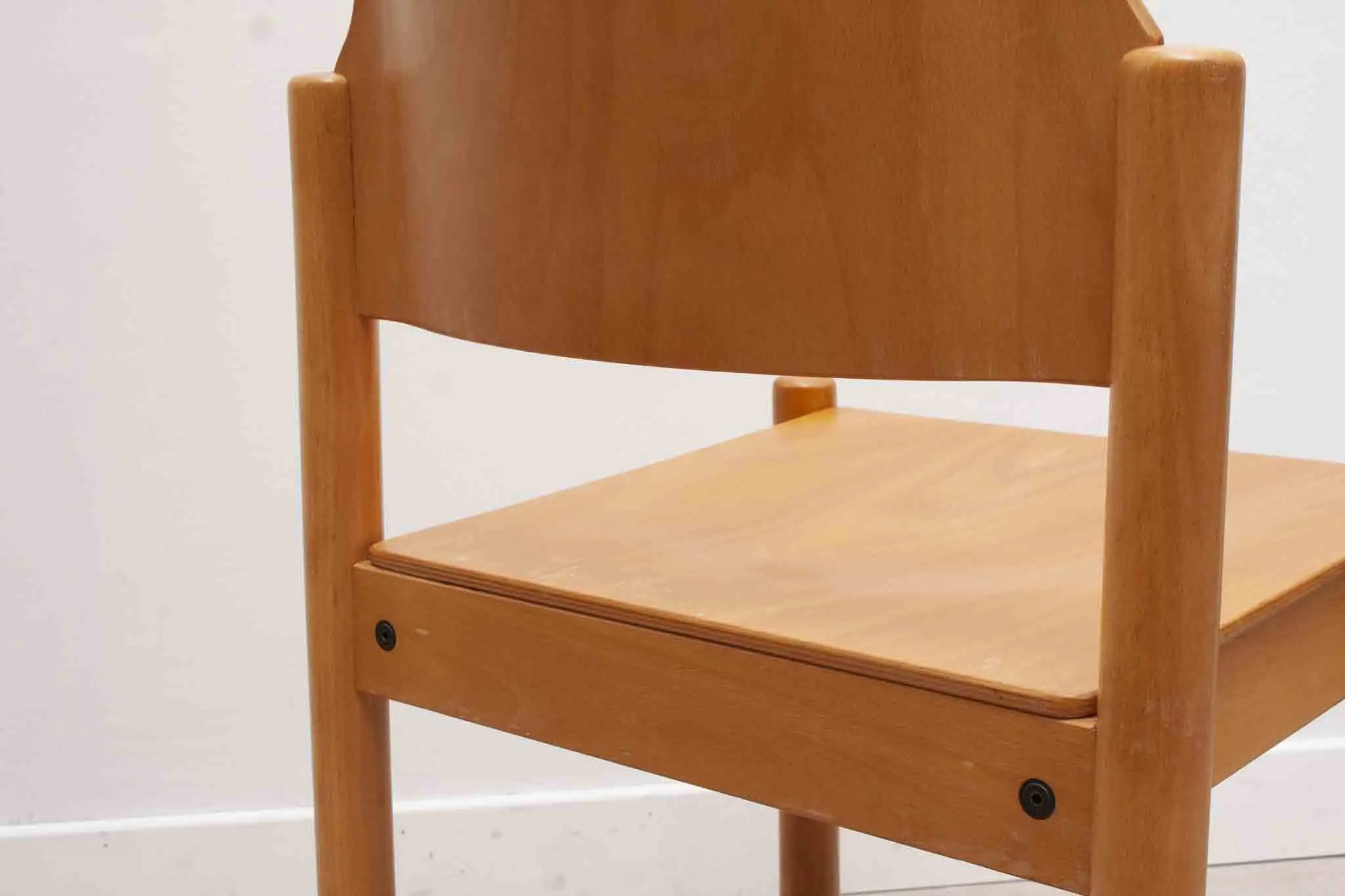Chaise style scandinave en bois clair courbé Cartel de Belleville