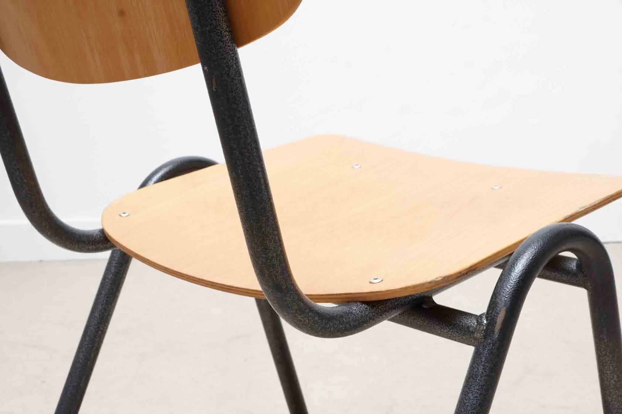 Chaise Eromes F4 hêtre / gris Cartel de Belleville