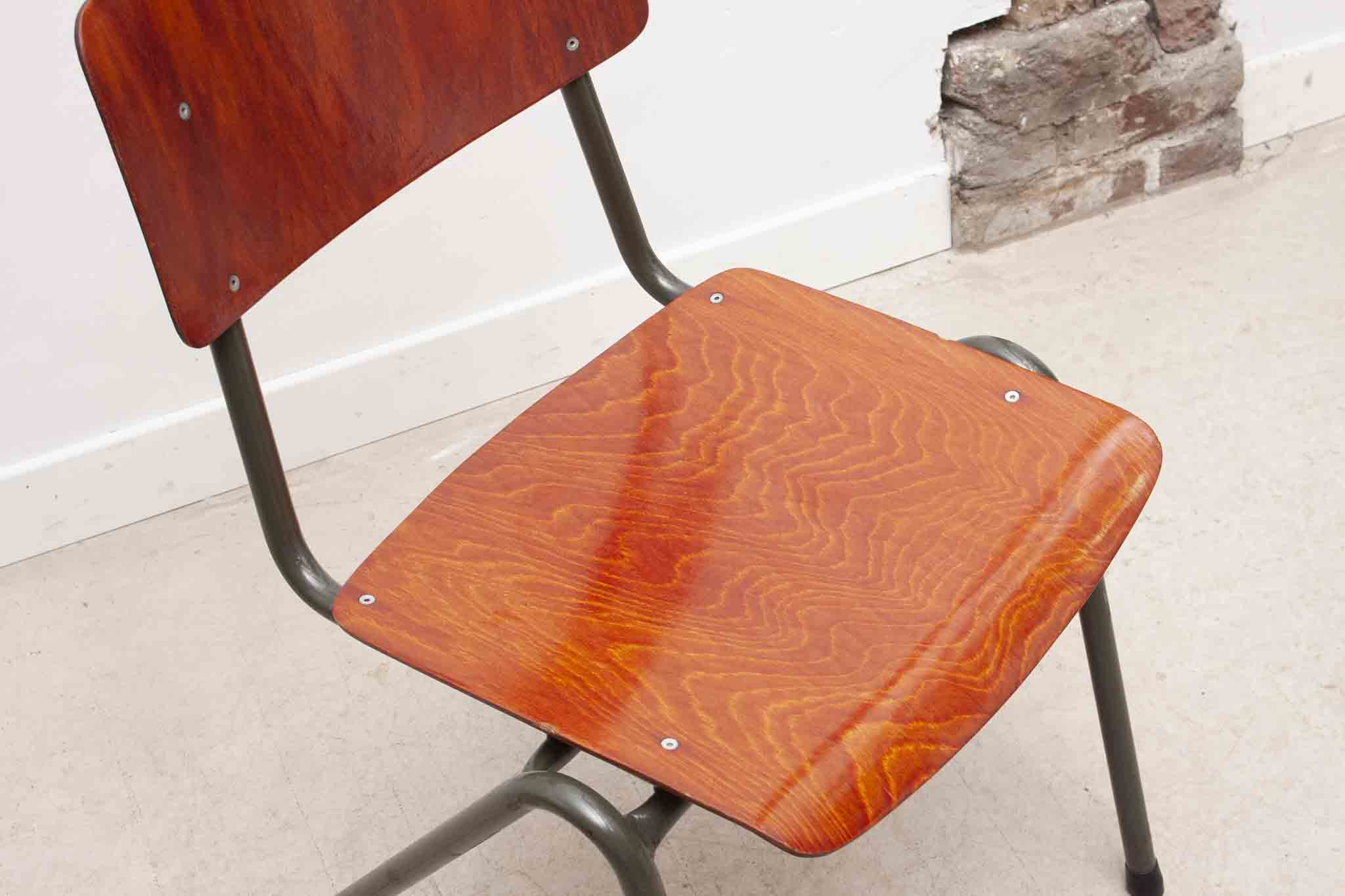 Chaise Eromes F4 chêne gris vert Cartel de Belleville