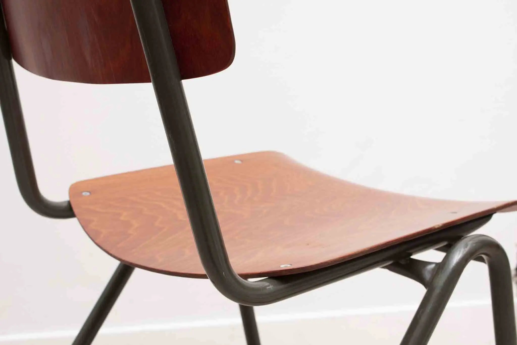 Chaise Eromes F4 chêne gris vert Cartel de Belleville