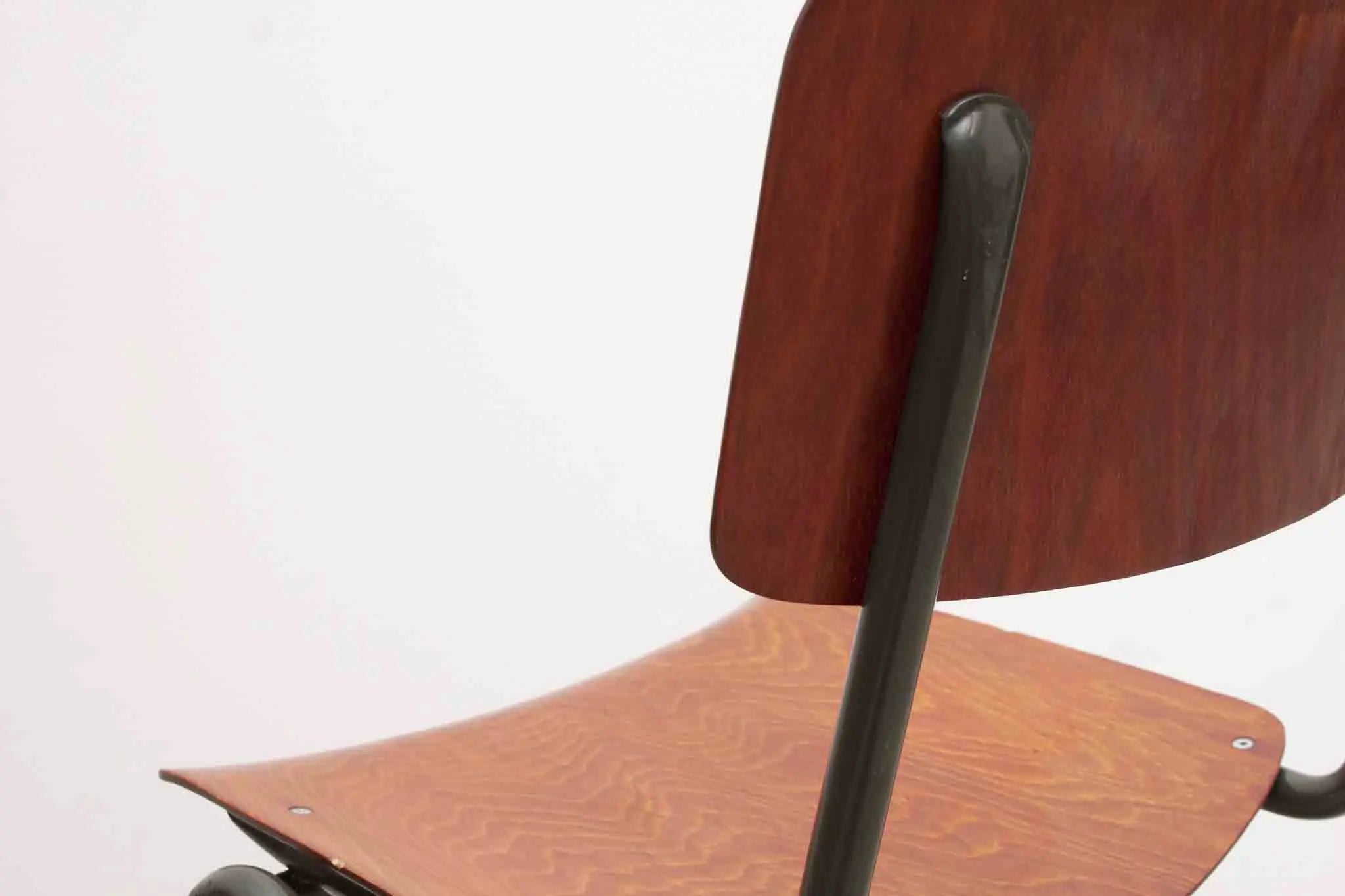 Chaise Eromes F4 chêne gris vert Cartel de Belleville