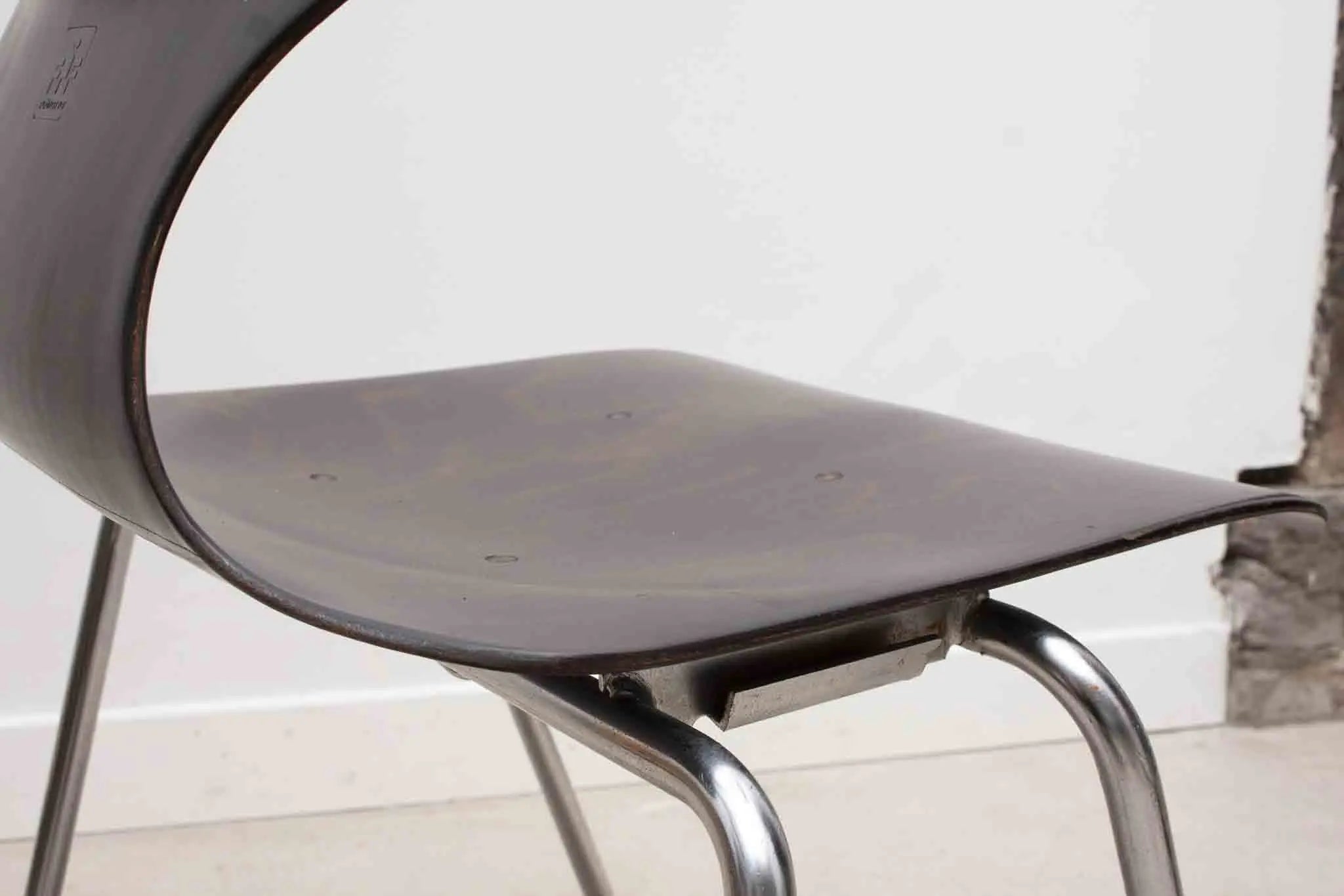 Chaise Flototto ébène / chrome Cartel de Belleville