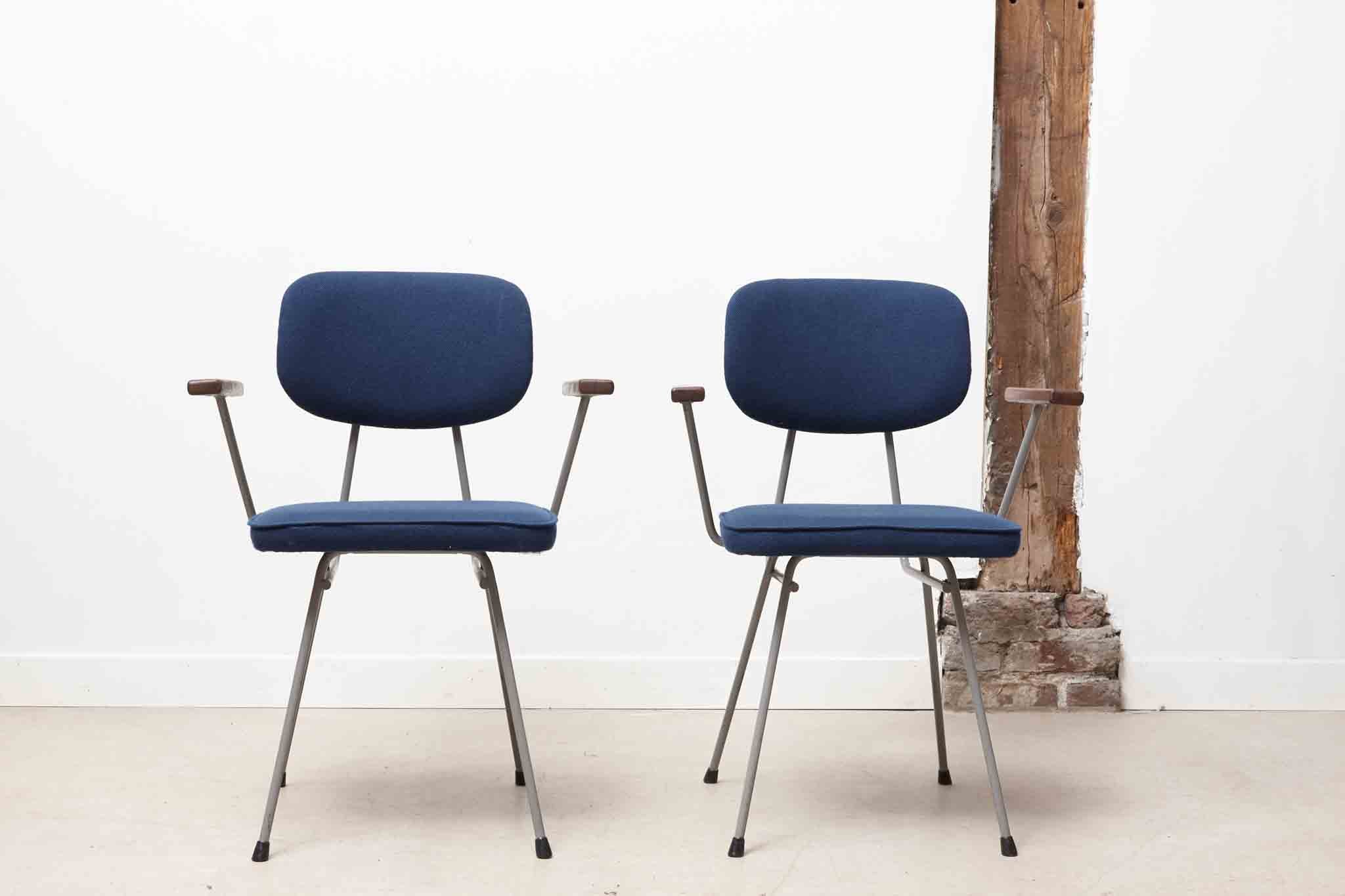 Chaise Kembo avec accoudoirs bleu