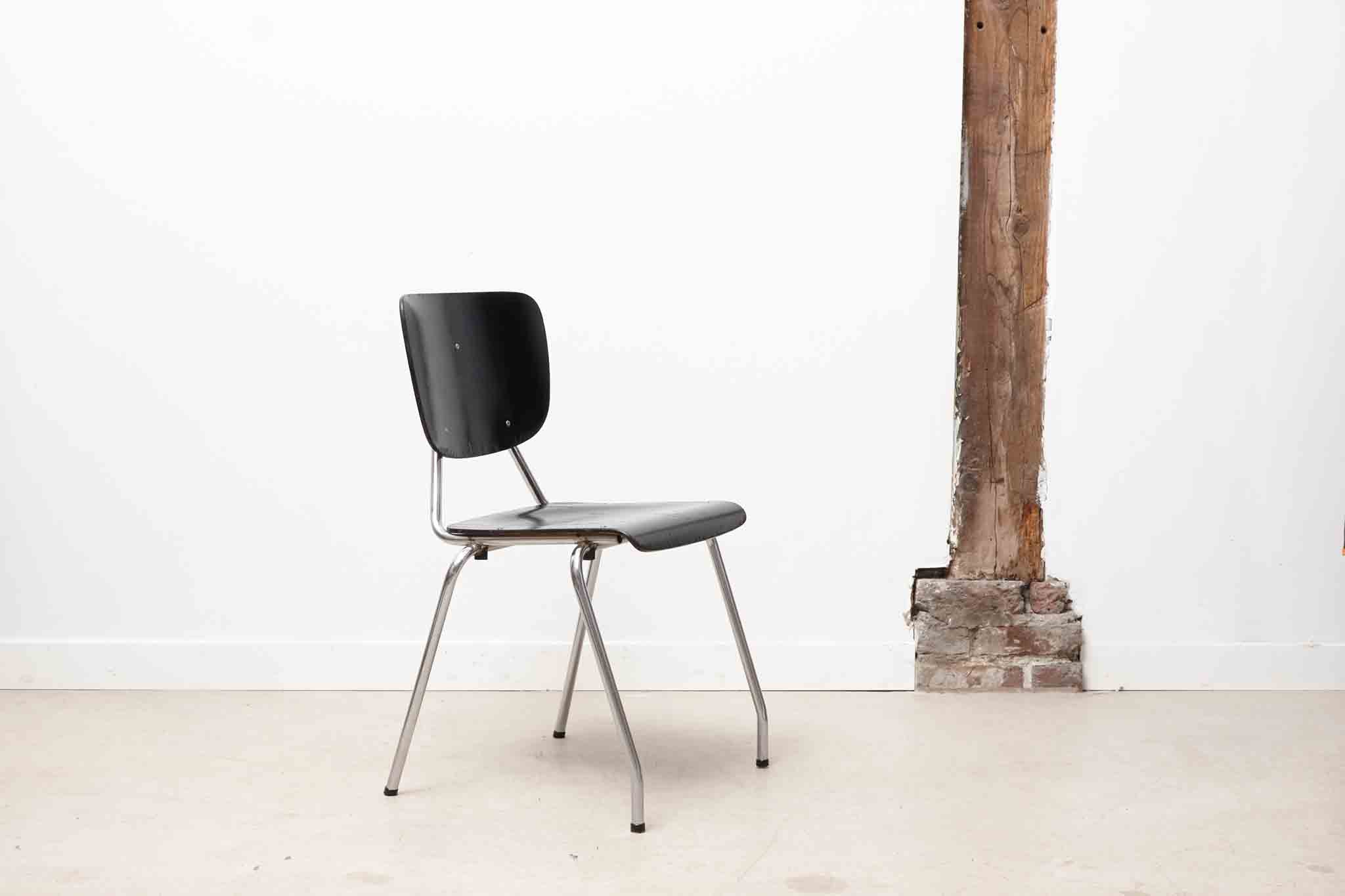 Chaise Kho Liang Le noire