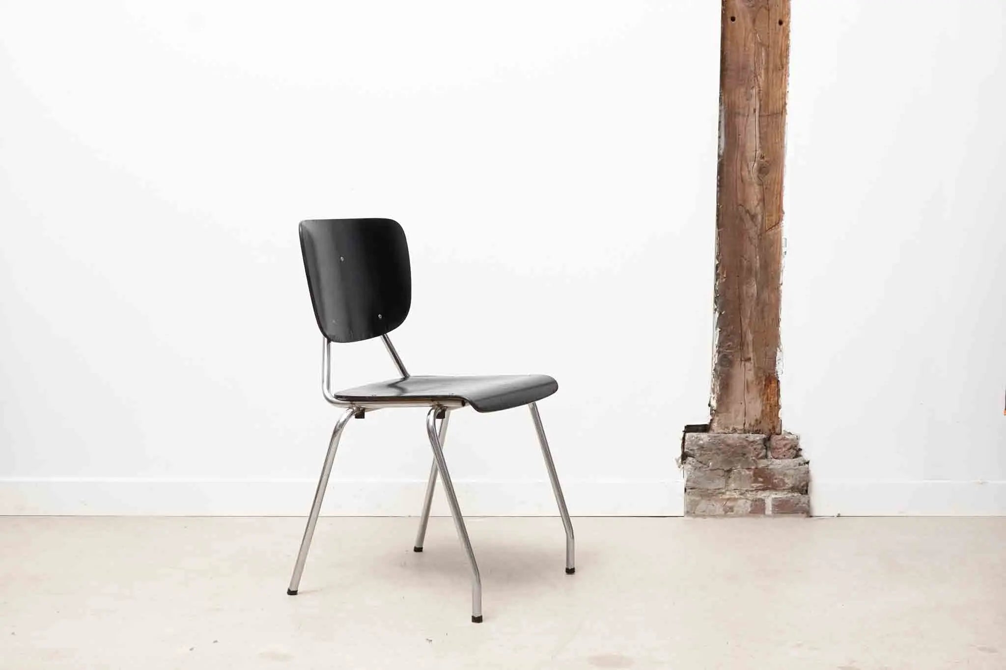 Chaise Kho Liang Le noire Cartel de Belleville