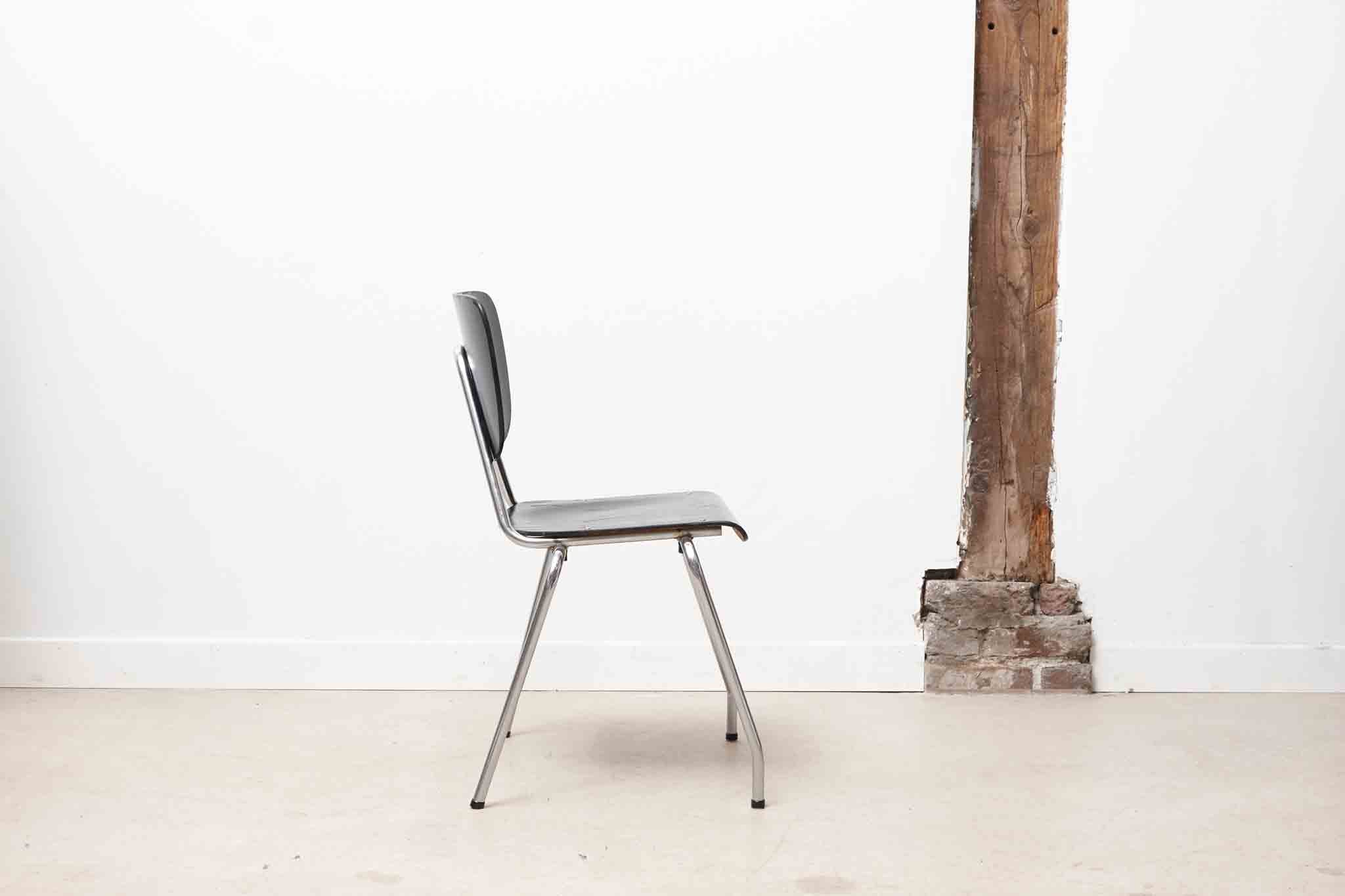 Chaise Kho Liang Le noire