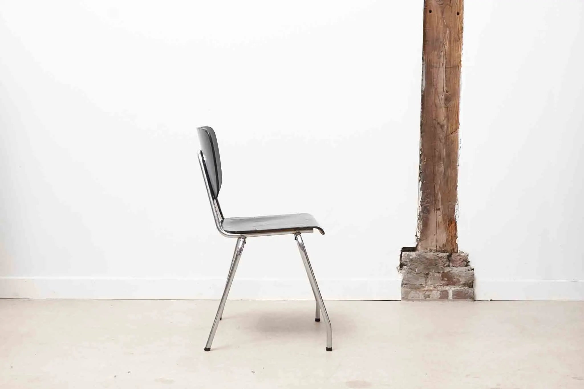 Chaise Kho Liang Le noire Cartel de Belleville