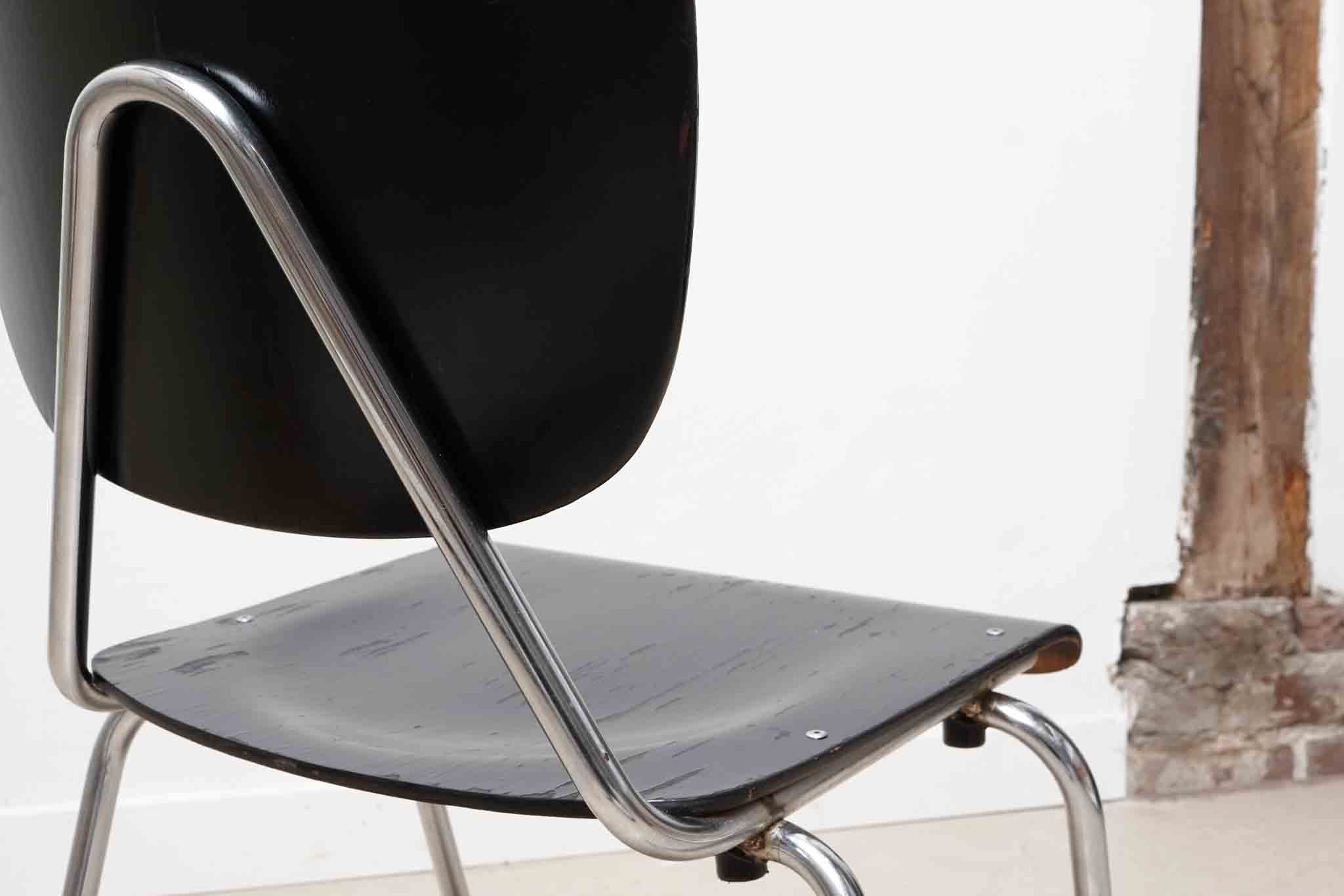 Chaise Kho Liang Le noire