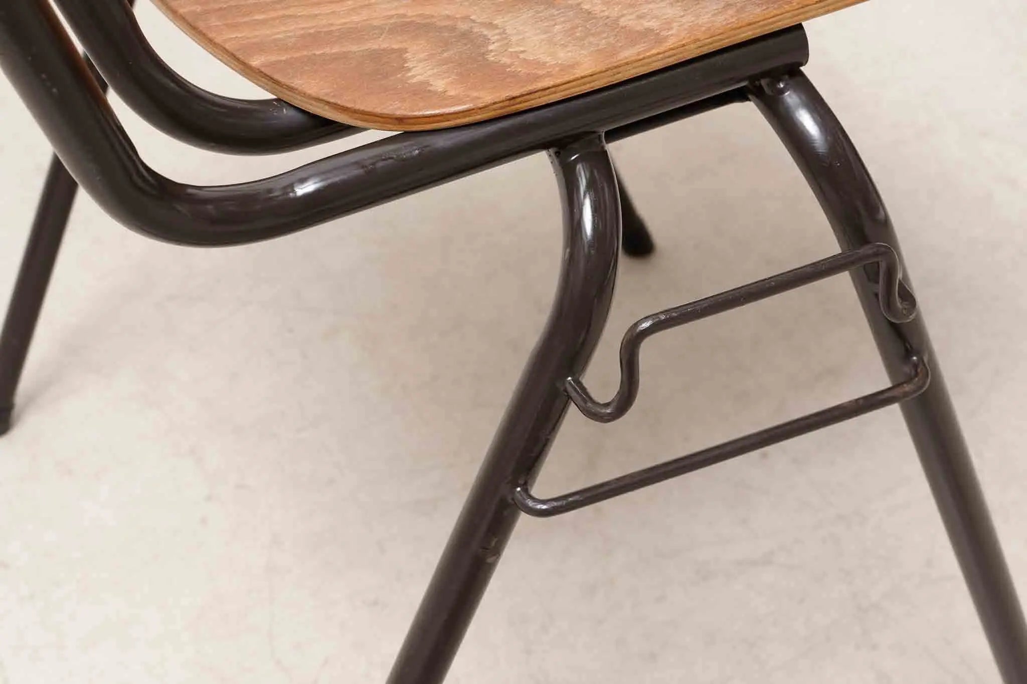 Chaise Kho Liang Le avec accoudoirs chêne Cartel de Belleville