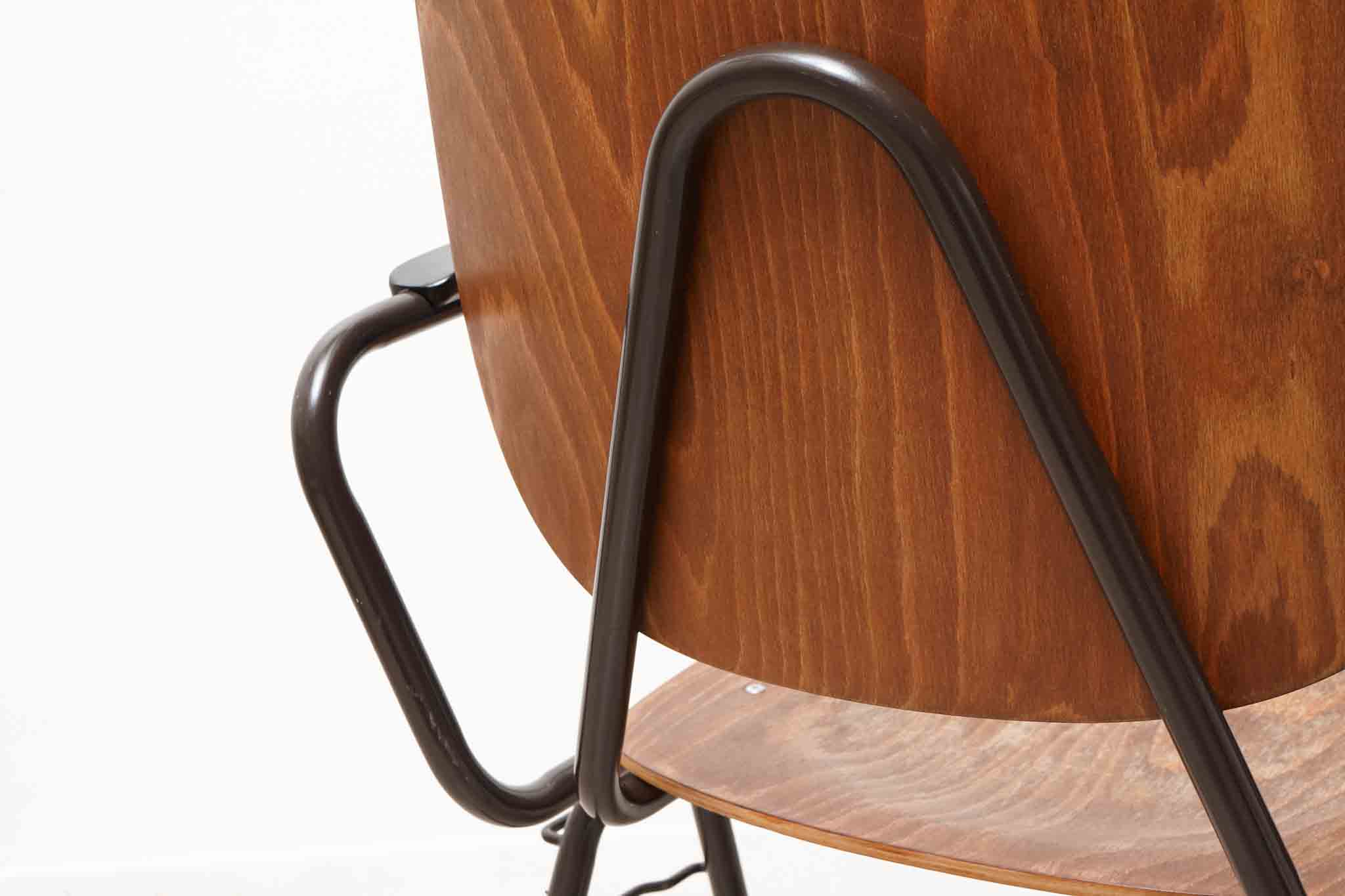 Chaise Kho Liang Le avec accoudoirs chêne