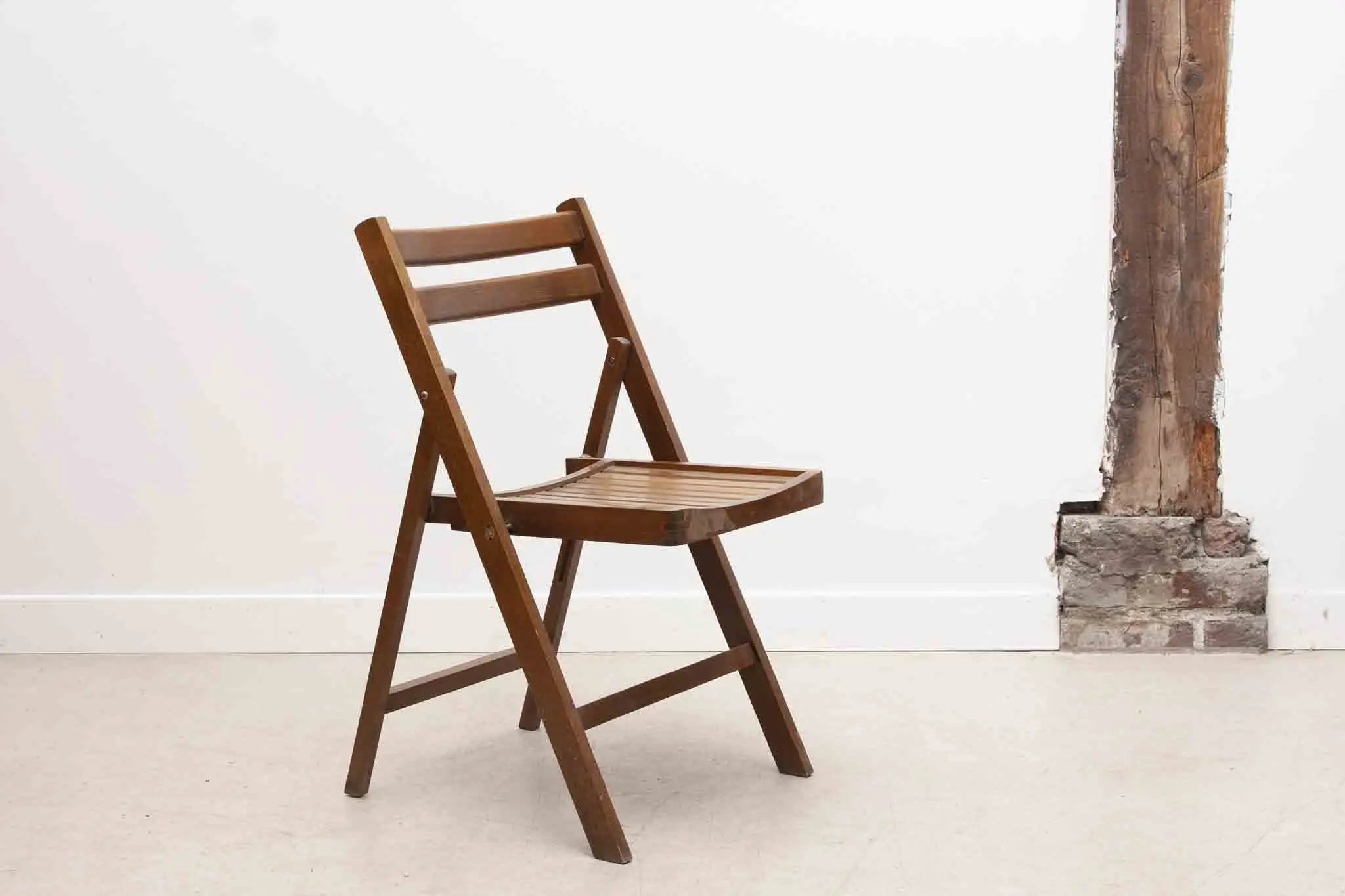Chaise pliante en bois Cartel de Belleville