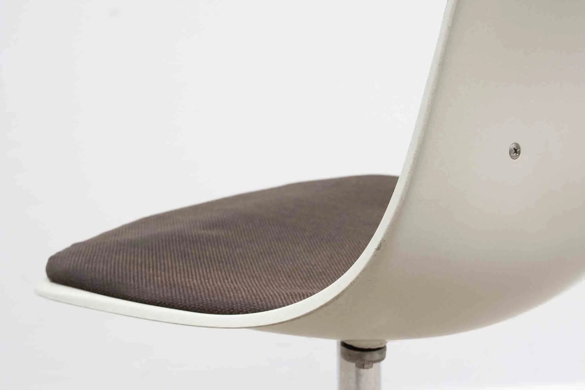 Chaises vintage Wilkhahn tulipe marron / blanc Cartel de Belleville