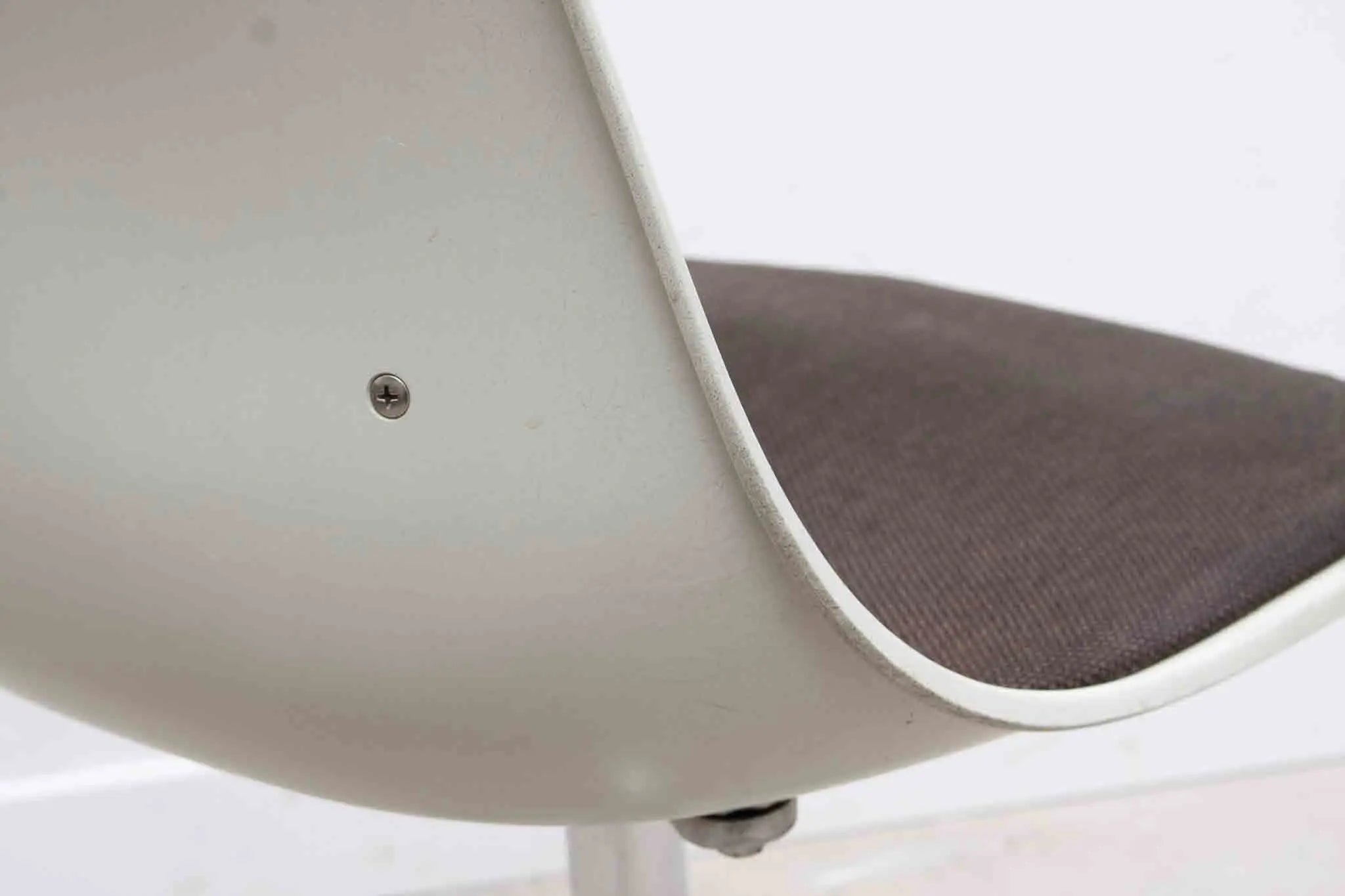 Chaises vintage Wilkhahn tulipe marron / blanc Cartel de Belleville