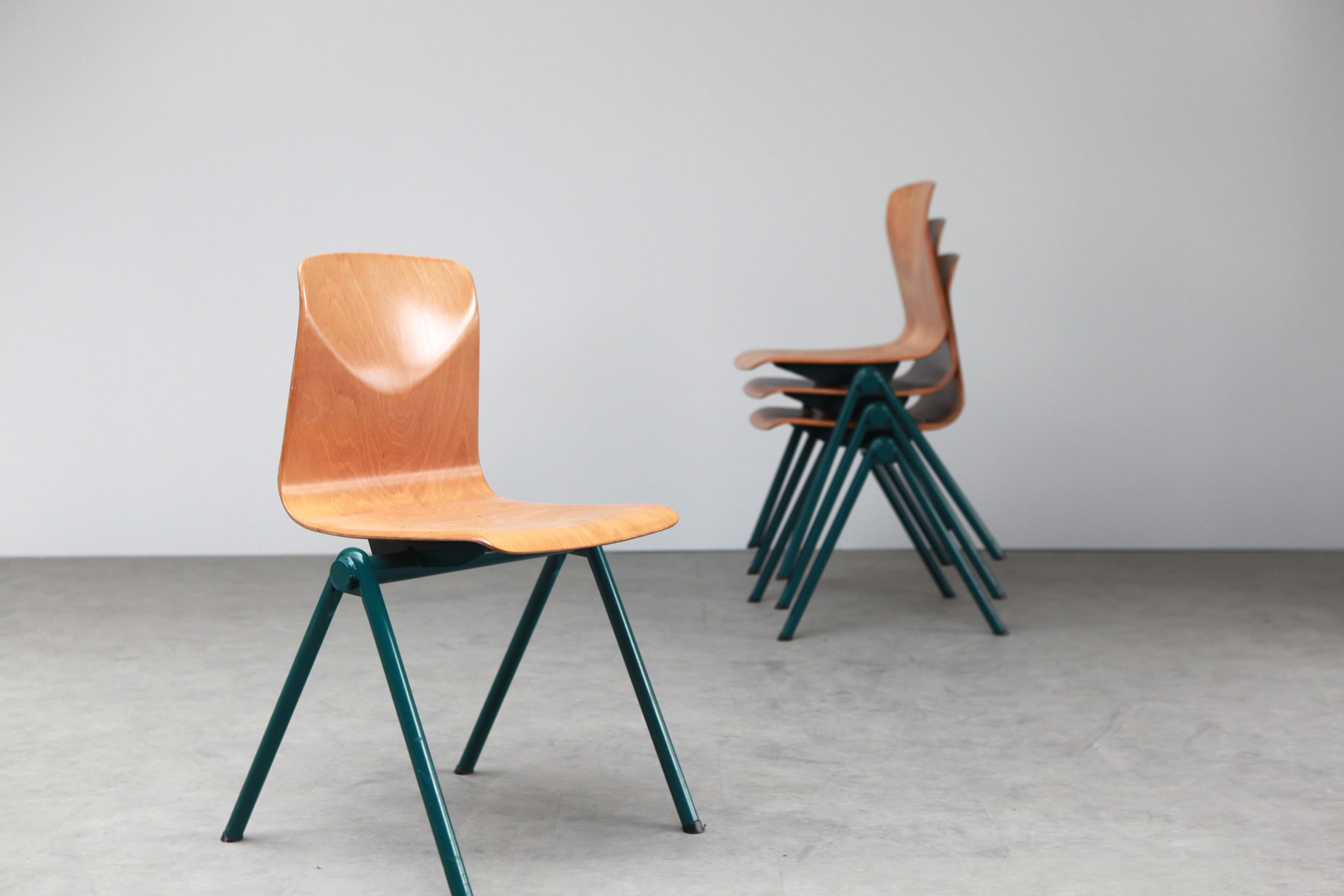 Chaise Galvanitas S30 personnalisable Cartel de Belleville
