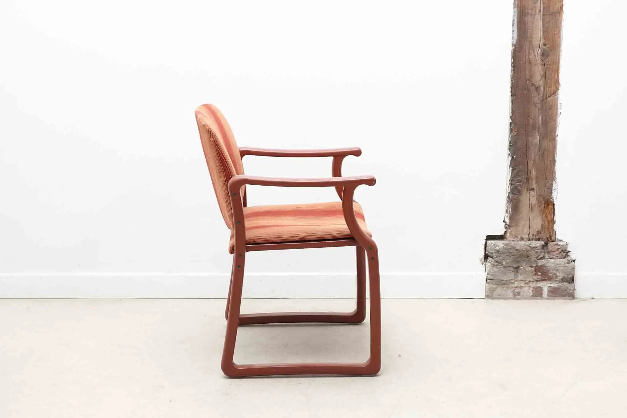 Fauteuil Kembo orange Cartel de Belleville