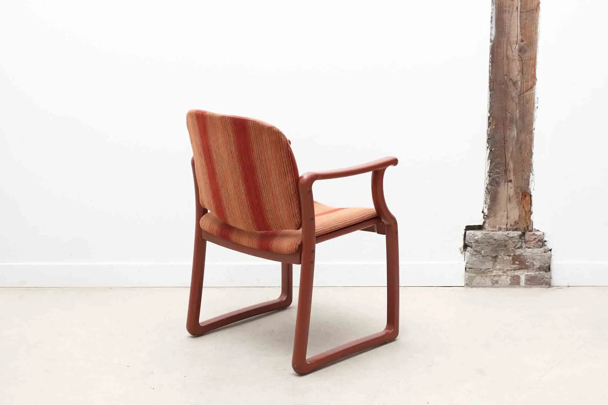 Fauteuil Kembo orange Cartel de Belleville