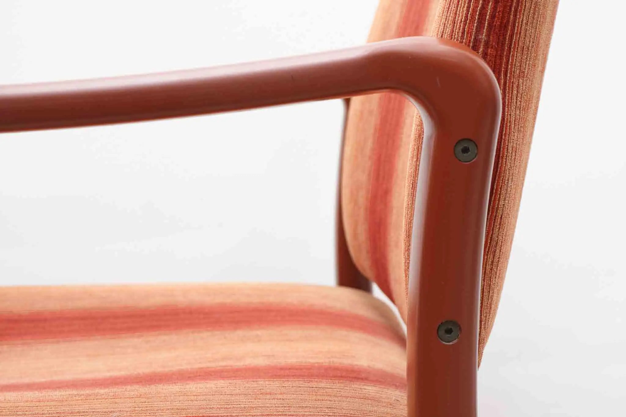 Fauteuil Kembo orange Cartel de Belleville