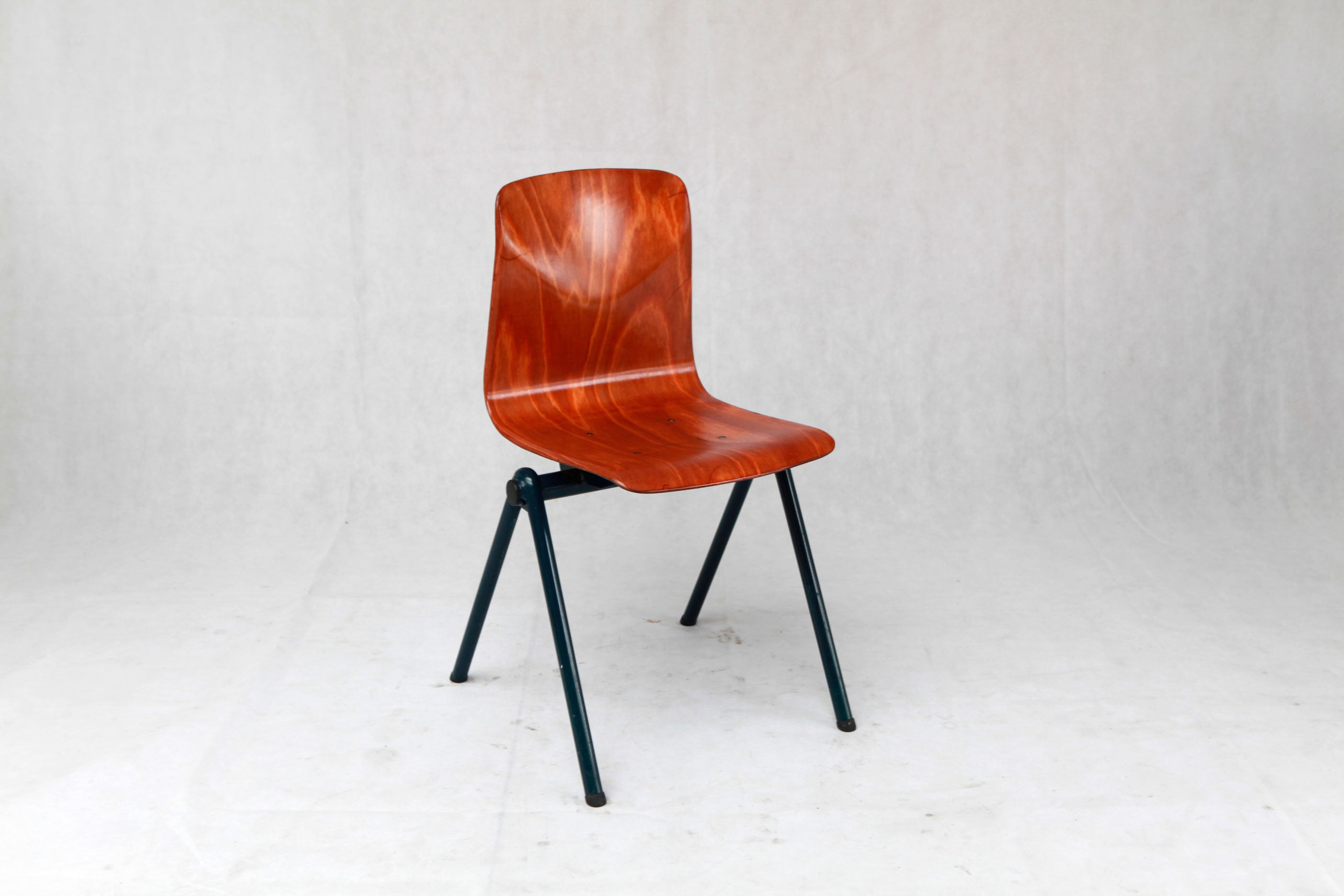 Chaise Galvanitas S30 personnalisable Cartel de Belleville