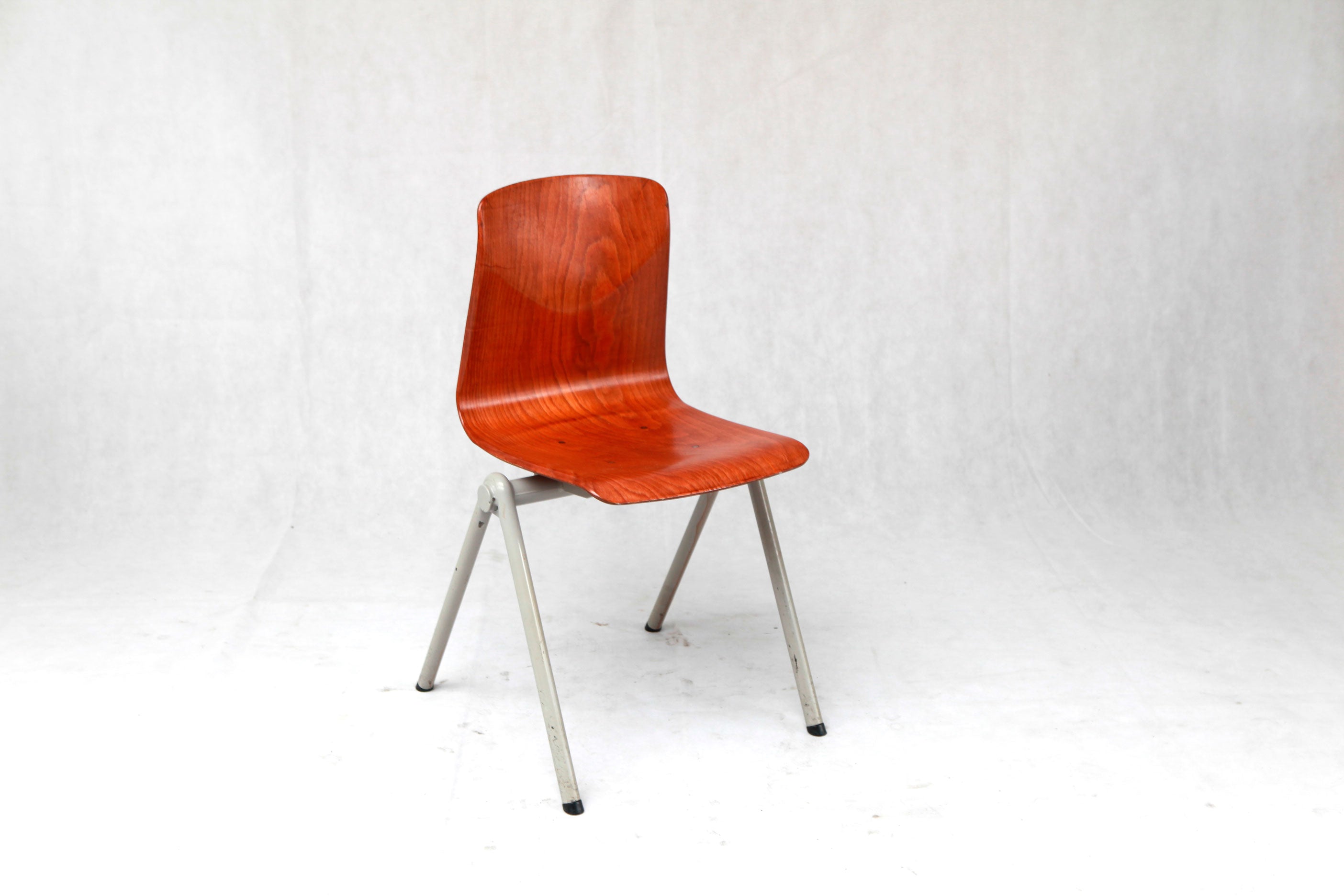 Chaise Galvanitas S30 personnalisable Cartel de Belleville