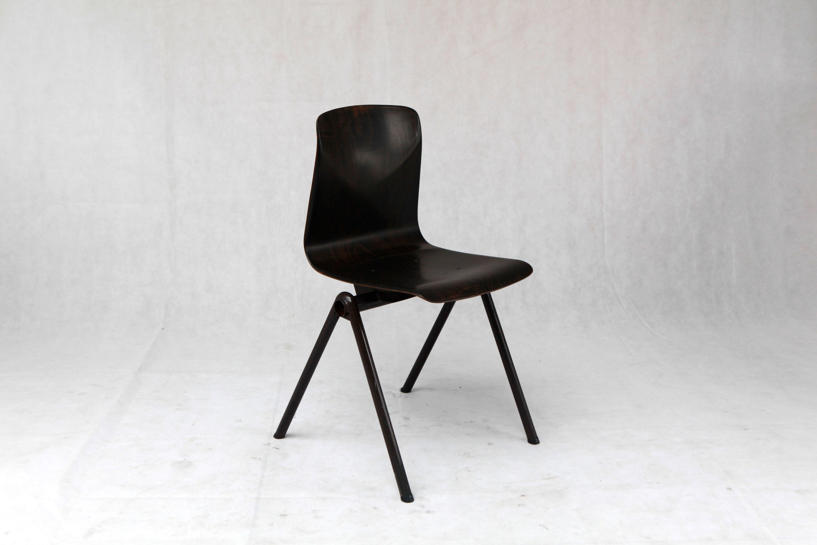 Chaise Galvanitas S30 personnalisable Cartel de Belleville