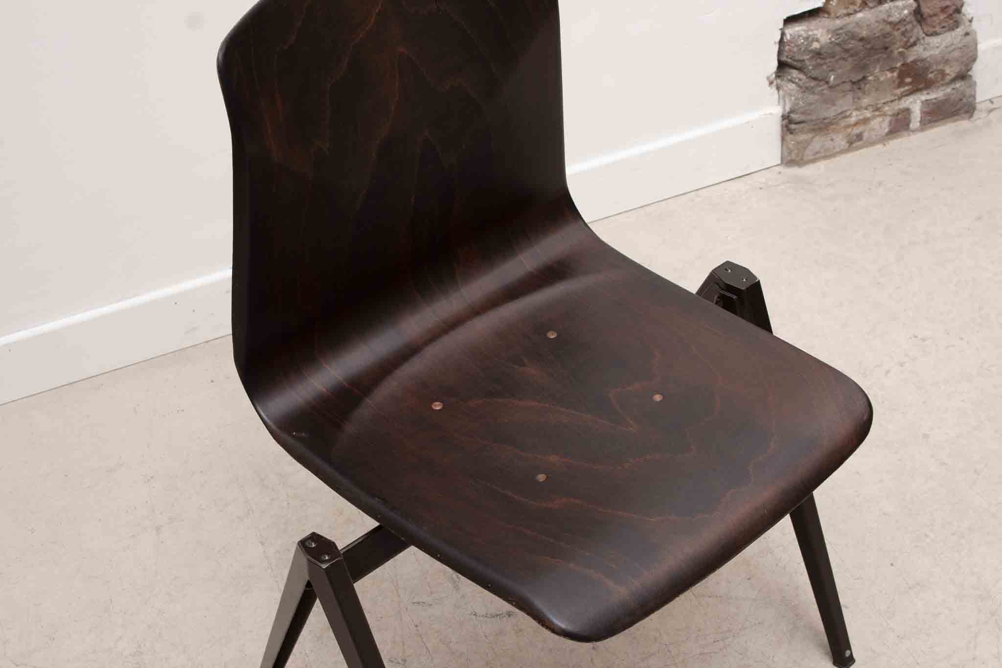 Chaise Galvanitas S22 ébène et marron Cartel de Belleville