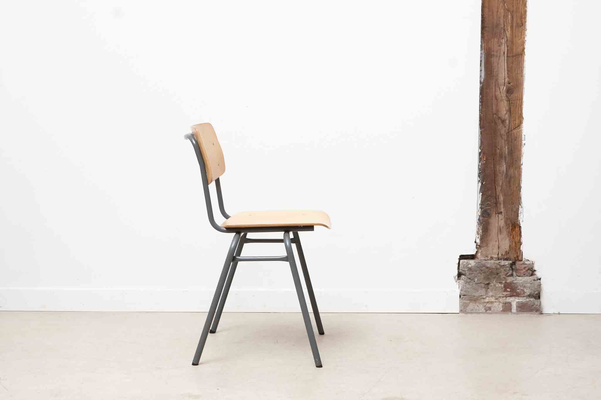 Chaise Ahrend hêtre et gris