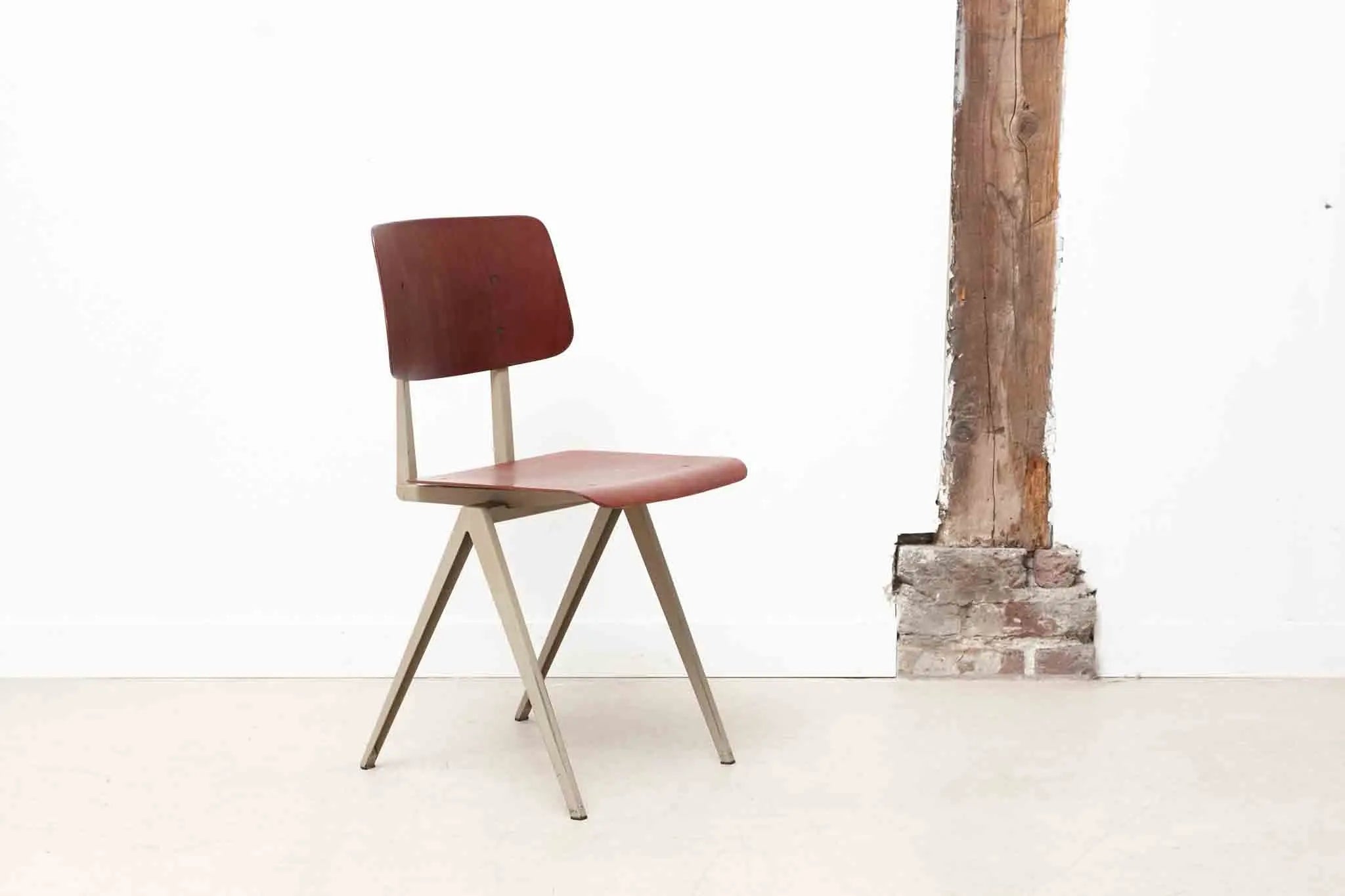 Chaise Galvanitas S16 acajou / beige Cartel de Belleville