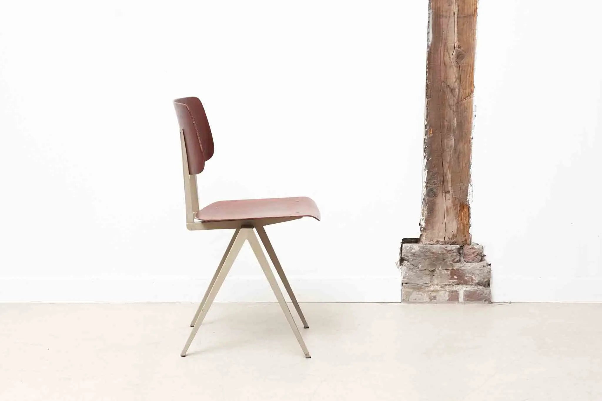 Chaise Galvanitas S16 acajou / beige Cartel de Belleville