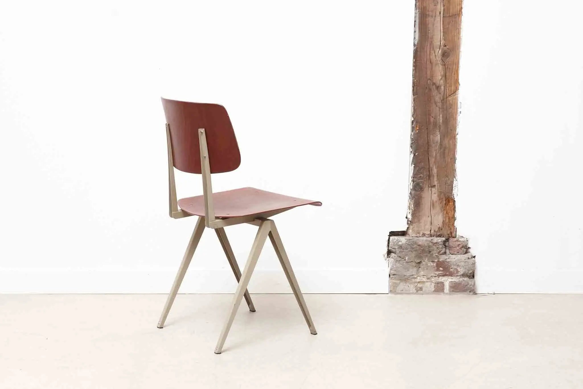 Chaise Galvanitas S16 acajou / beige Cartel de Belleville