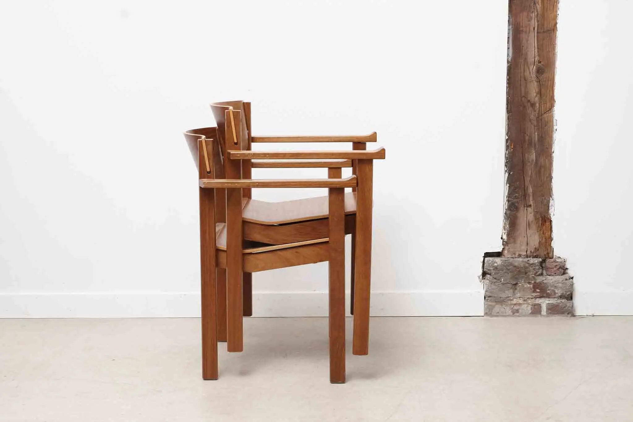 Chaise style scandinave avec accoudoirs Cartel de Belleville