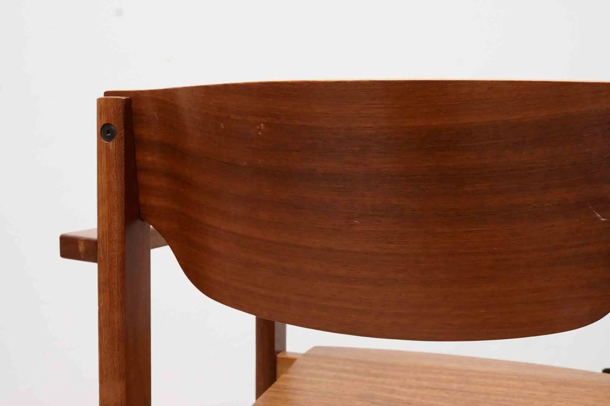 Chaise style scandinave avec accoudoirs Cartel de Belleville