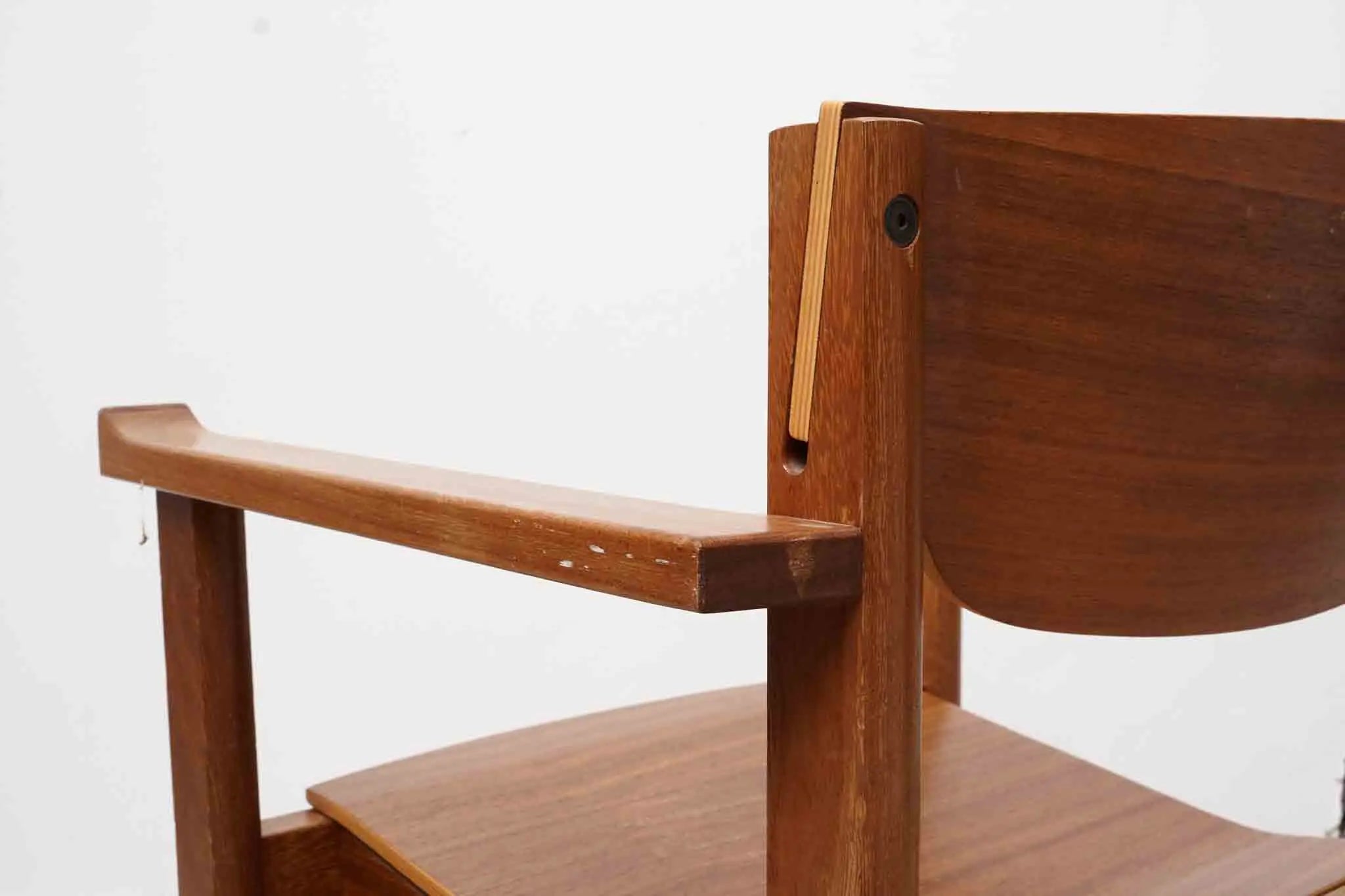 Chaise style scandinave avec accoudoirs Cartel de Belleville