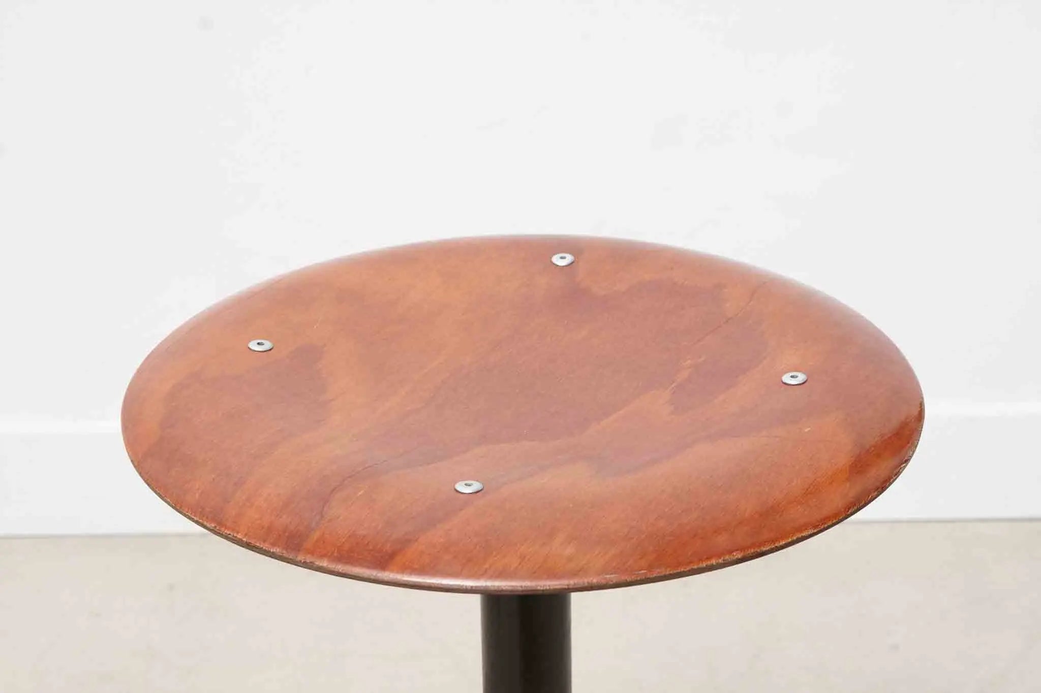 Tabouret bas ajustable chêne / noir Cartel de Belleville