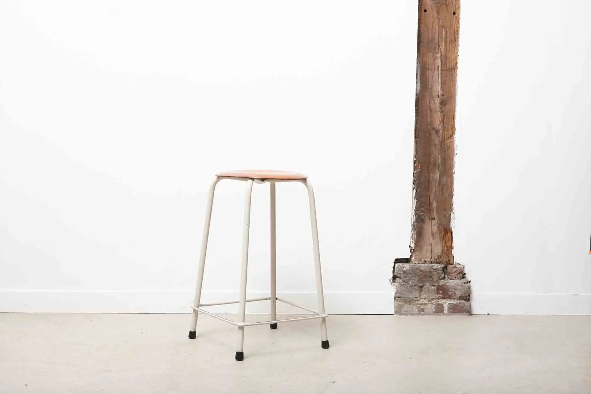Tabouret mi-haut chêne / blanc Cartel de Belleville