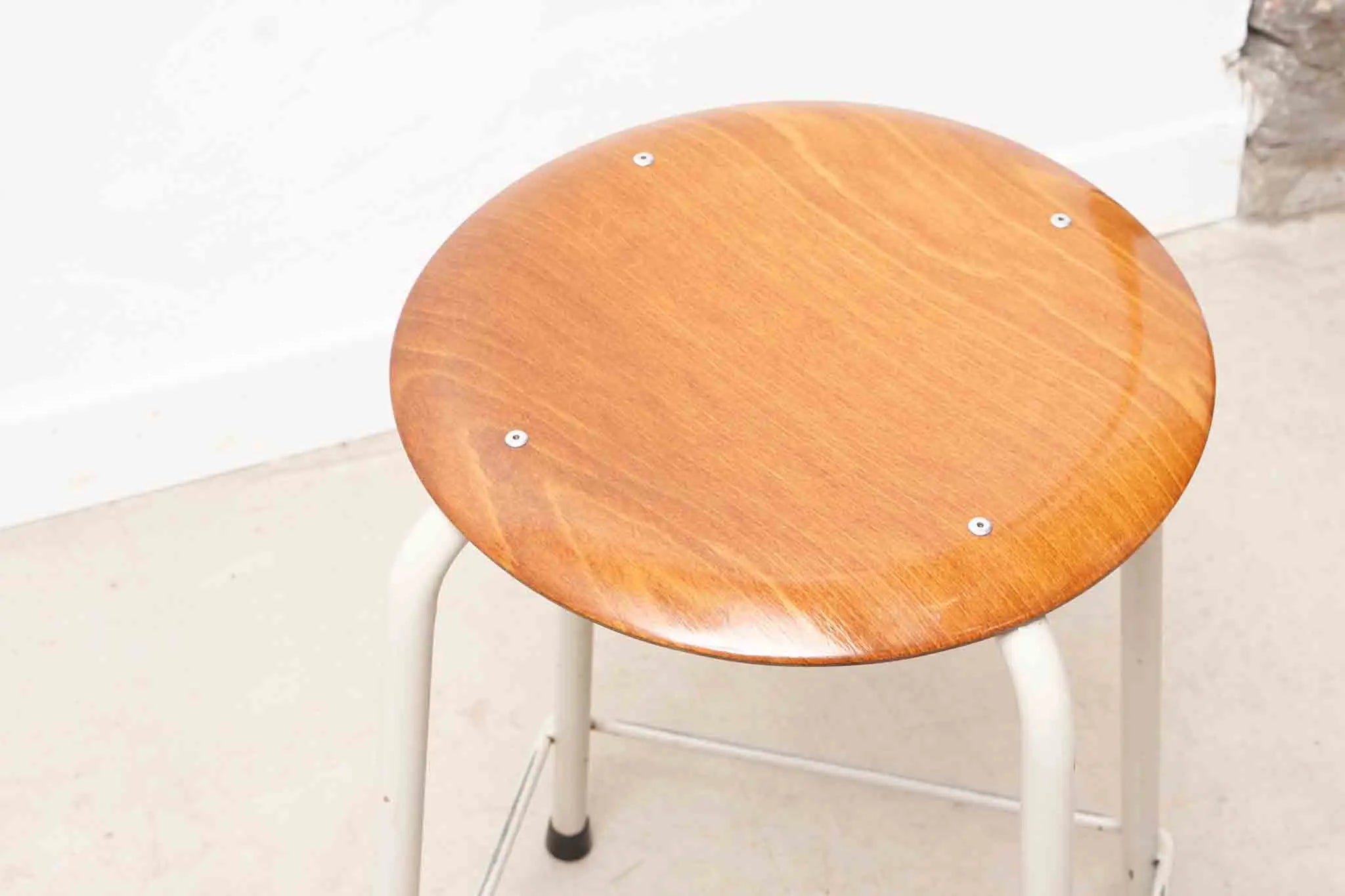 Tabouret mi-haut chêne / blanc Cartel de Belleville
