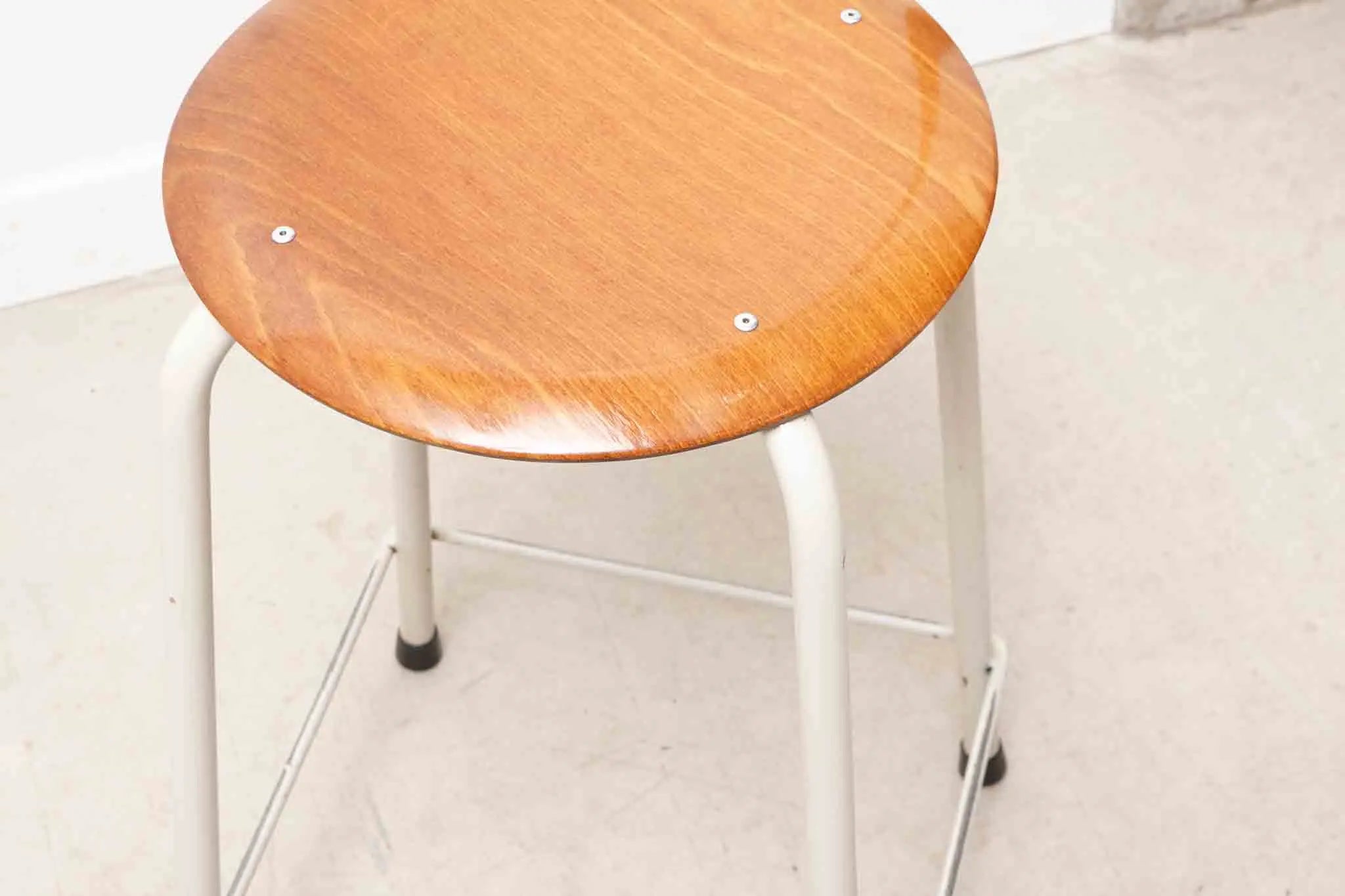 Tabouret mi-haut chêne / blanc Cartel de Belleville