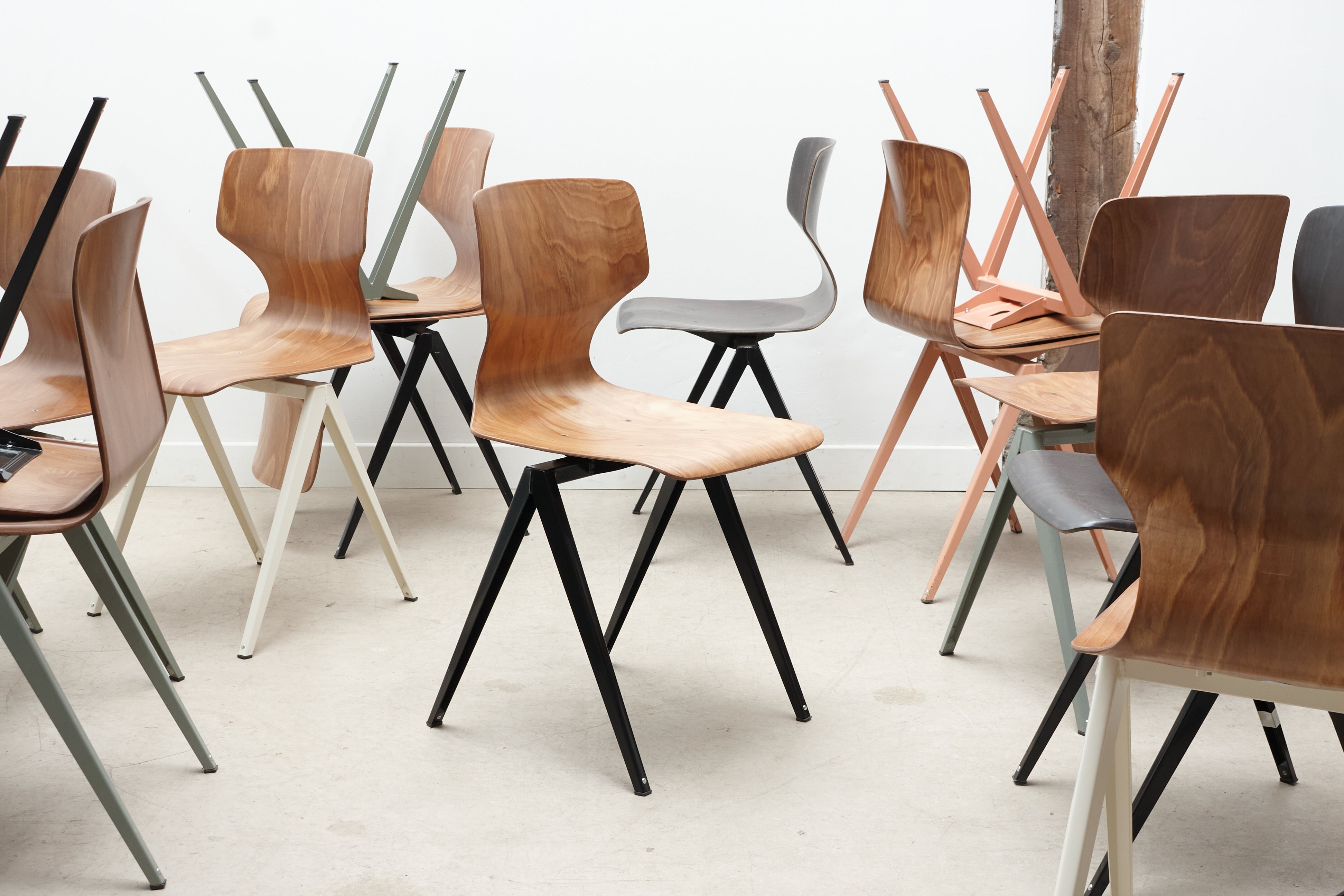 Chaise Galvanitas s19 réédition cintrée *Personnalisable*