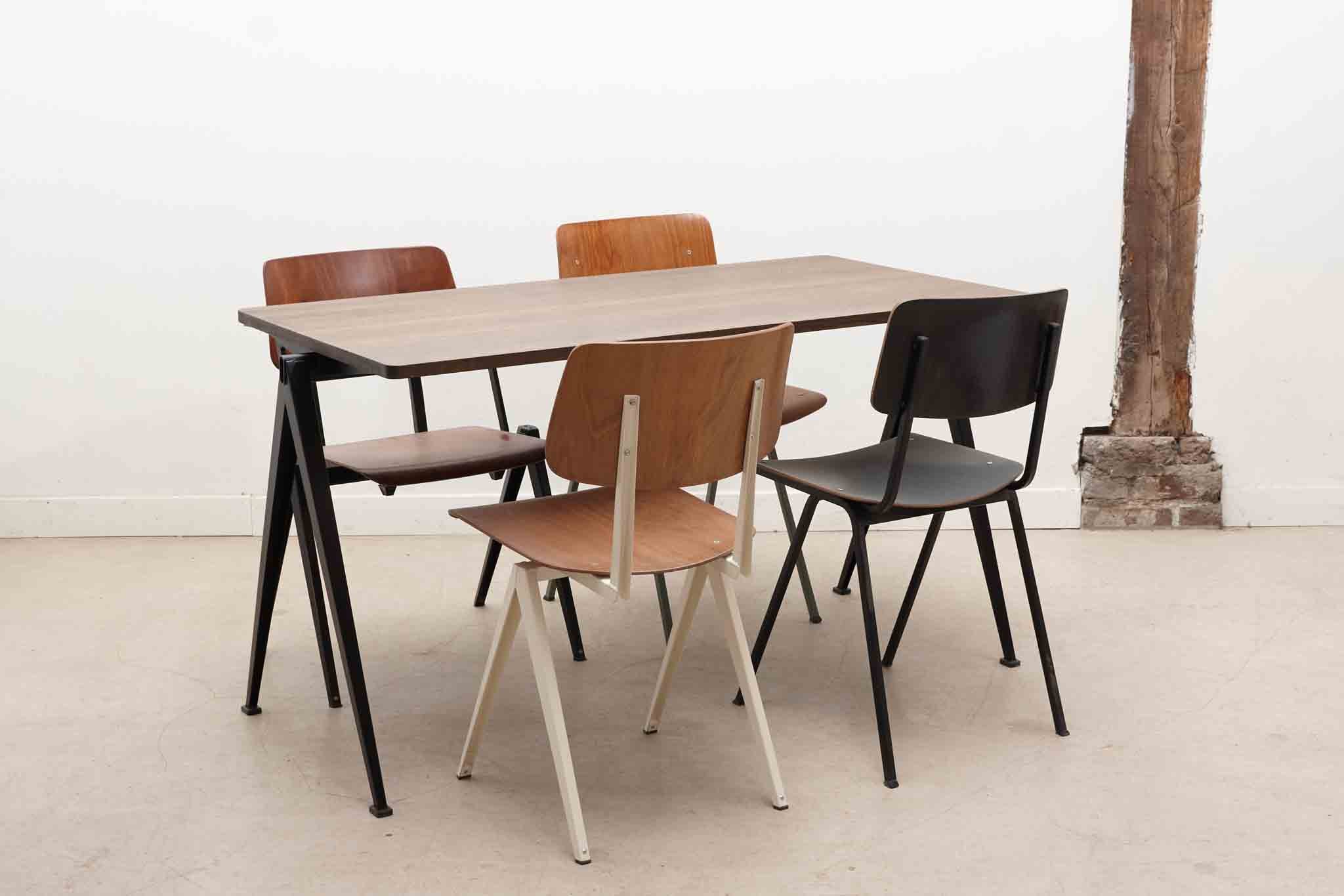 Table Pyramid 01 de Wim Rietveld, chêne foncé et noir Cartel de Belleville