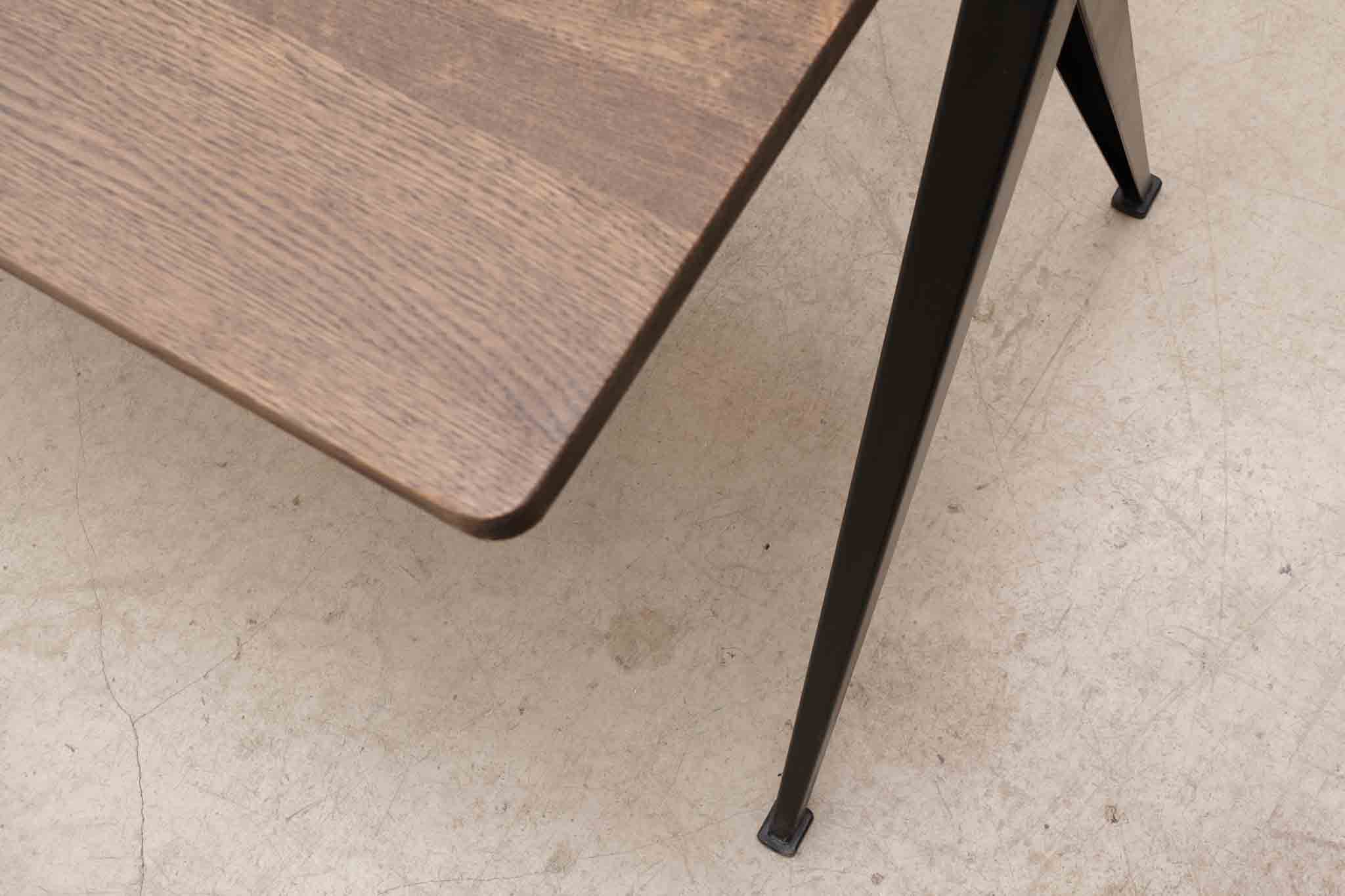 Table Pyramid 01 de Wim Rietveld, chêne foncé et noir Cartel de Belleville