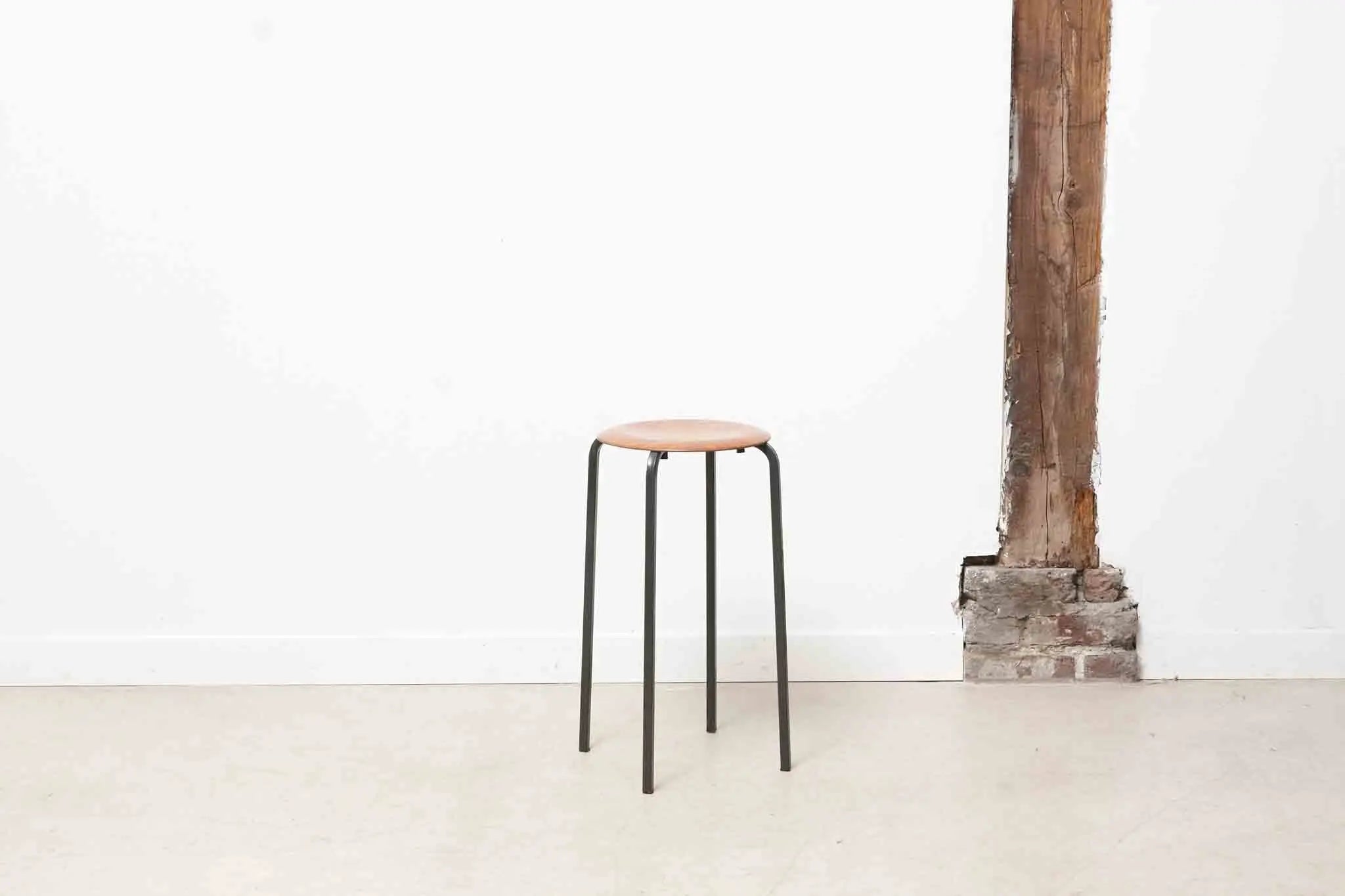 Tabouret Eromes empilable Cartel de Belleville