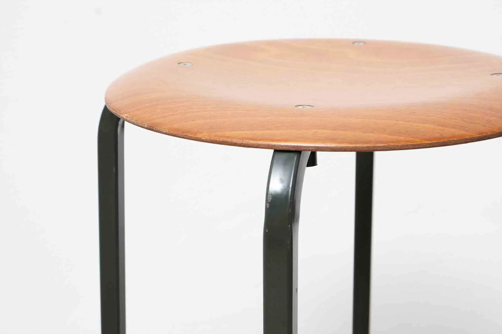 Tabouret Eromes empilable Cartel de Belleville