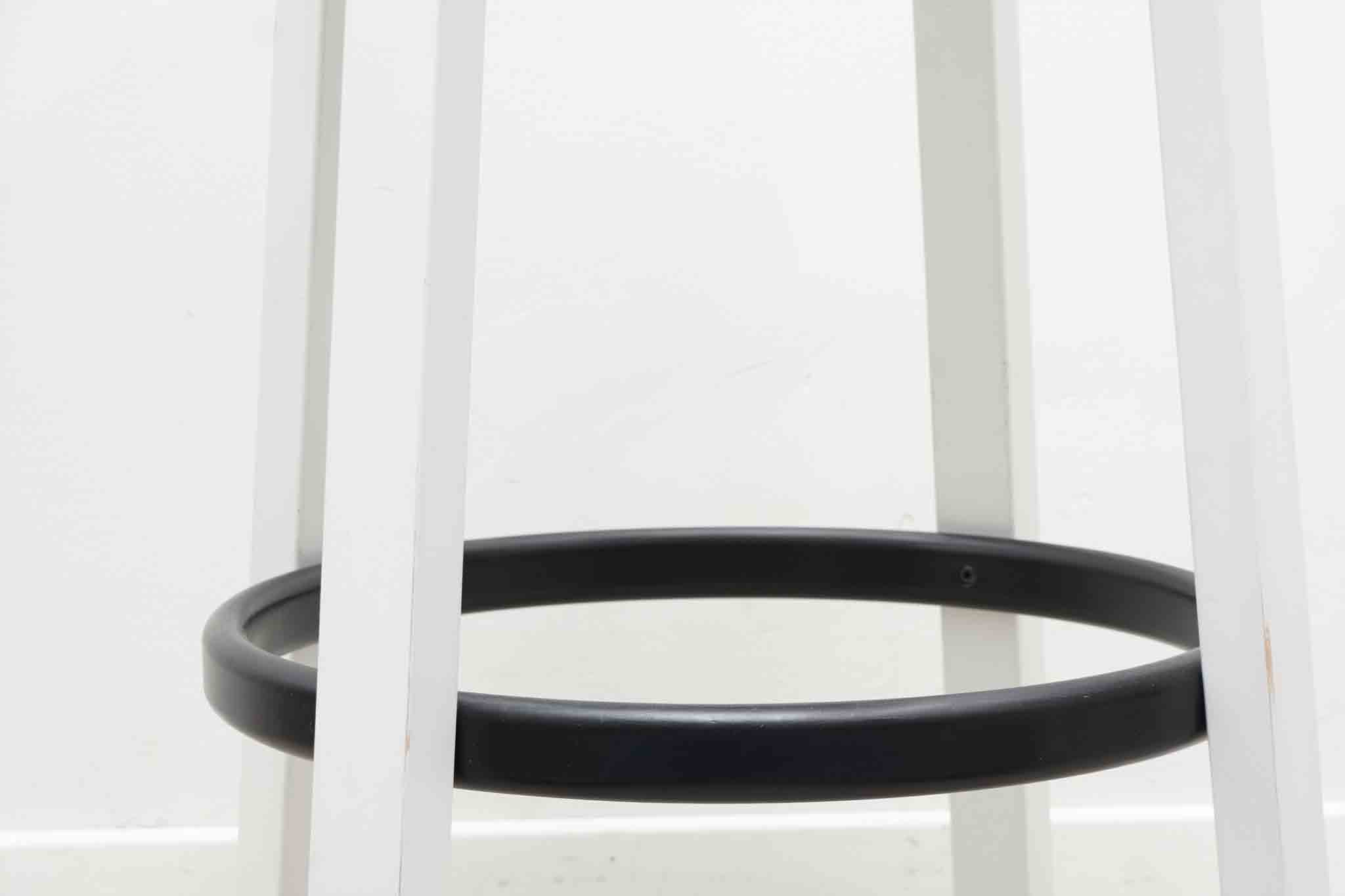 Tabouret Alvar Aalto 64 pour Artek Cartel de Belleville
