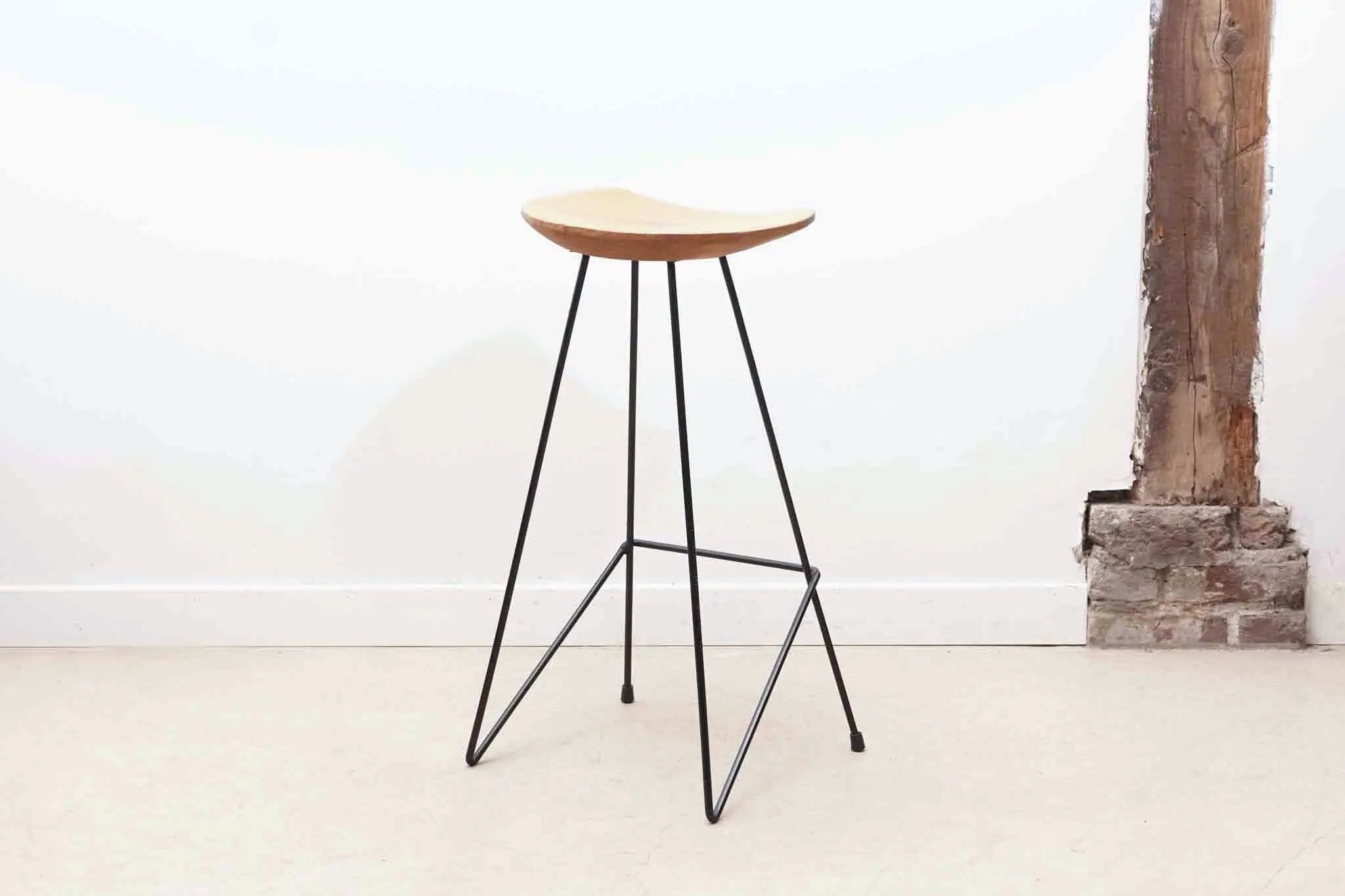 Tabouret en bois massif Cartel de Belleville